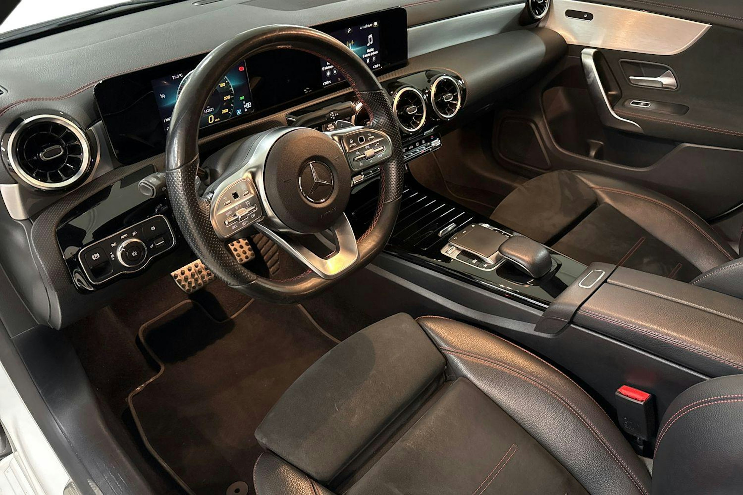 valkoinen Mercedes-Benz CLA 2020 kuva 6.