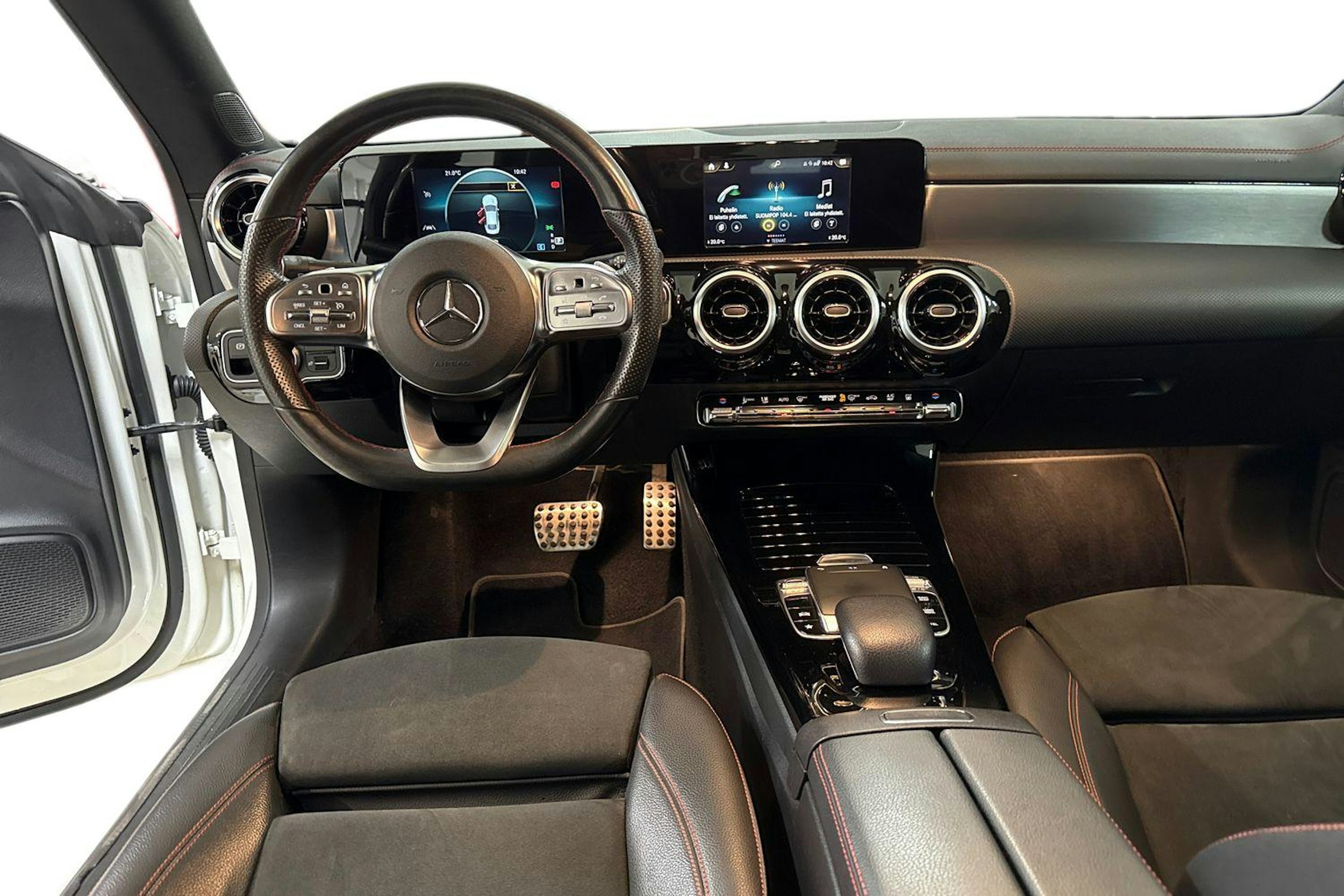 valkoinen Mercedes-Benz CLA 2020 kuva 7.