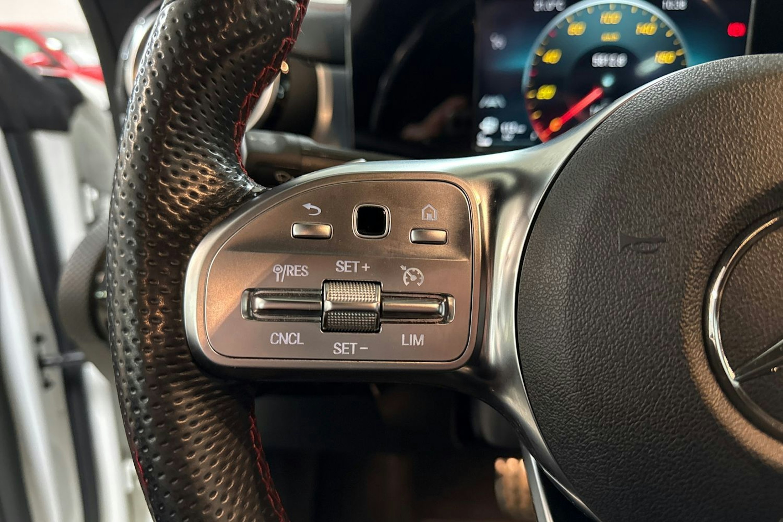 valkoinen Mercedes-Benz CLA 2020 kuva 12.