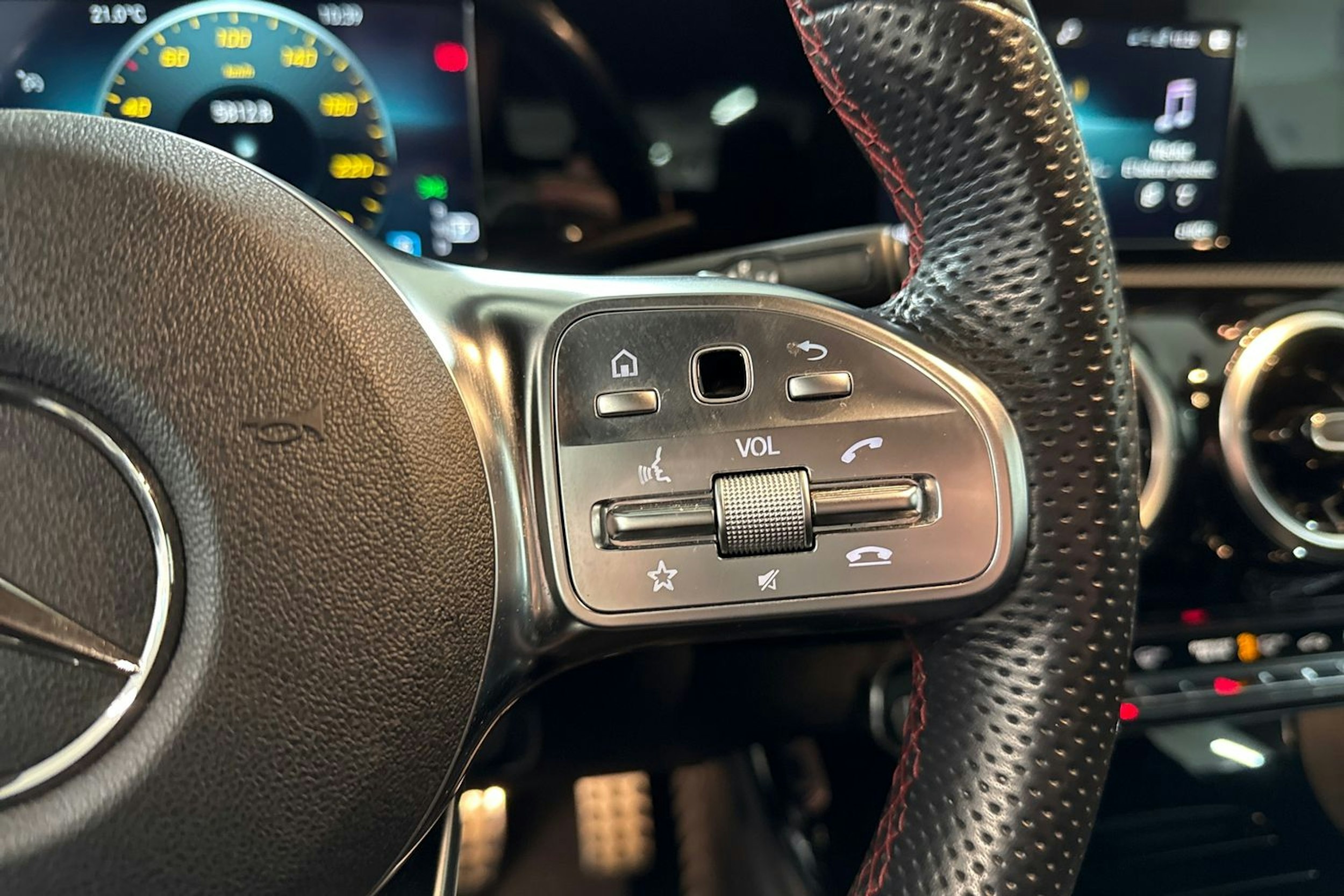 valkoinen Mercedes-Benz CLA 2020 kuva 13.