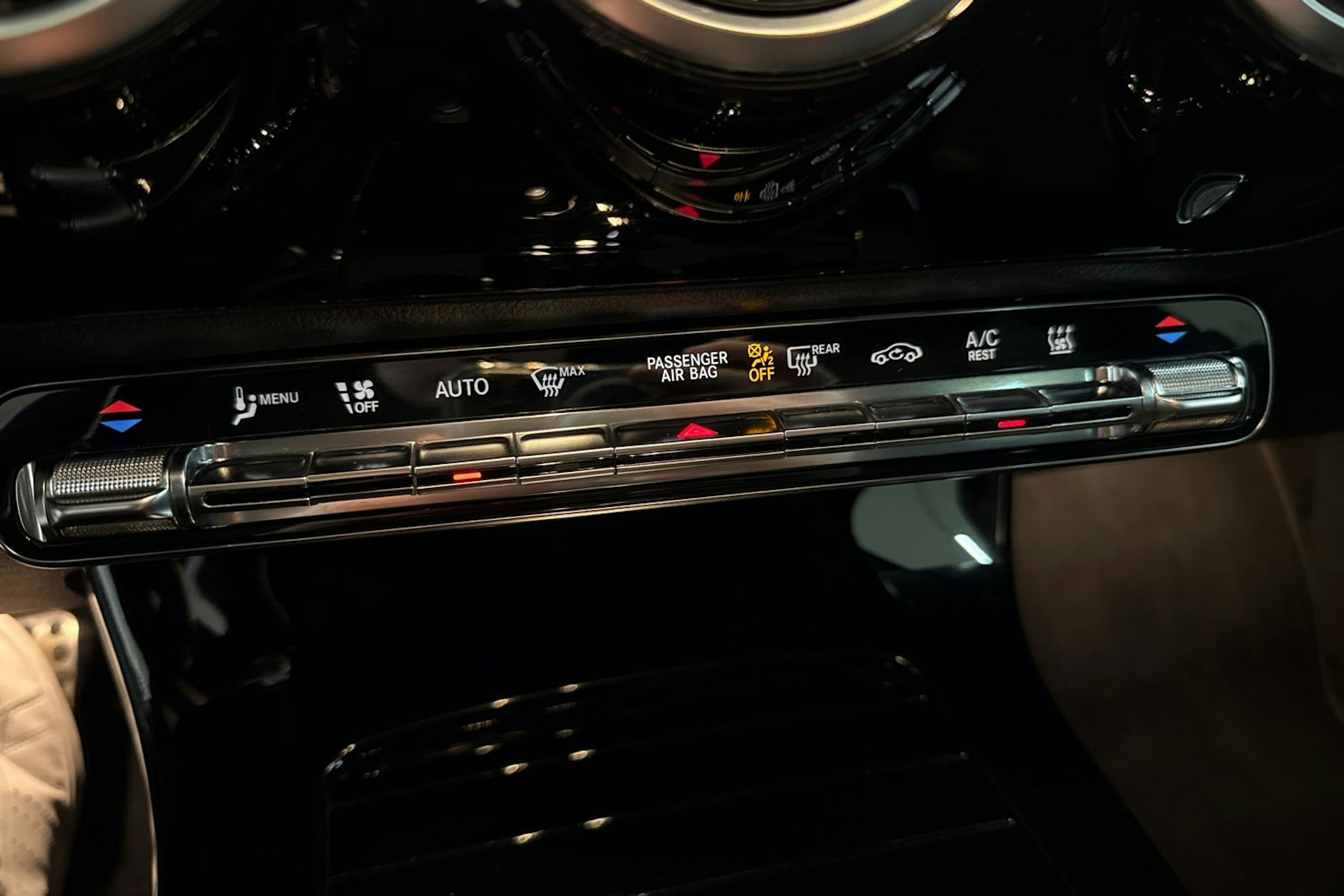 valkoinen Mercedes-Benz CLA 2020 kuva 18.