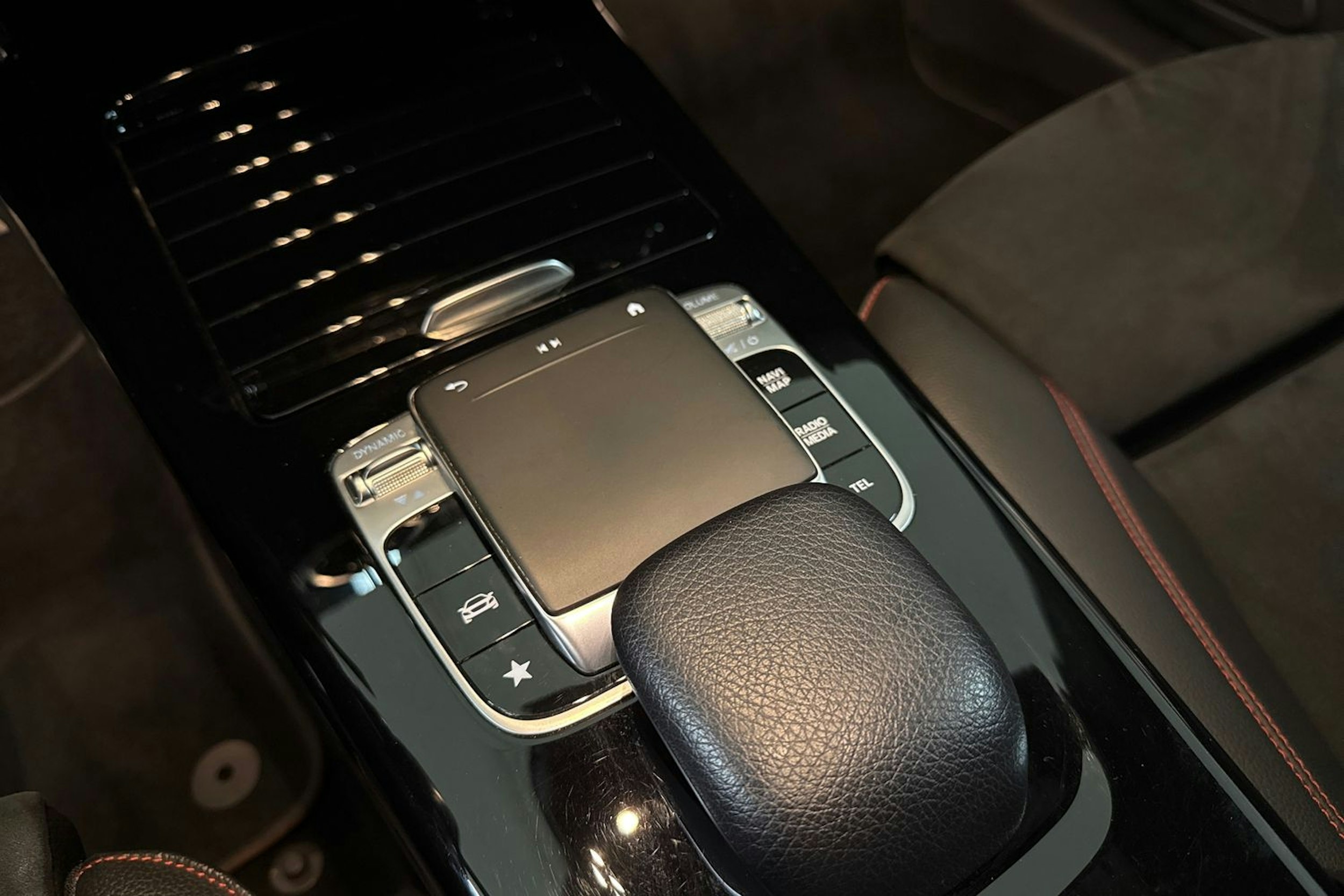 valkoinen Mercedes-Benz CLA 2020 kuva 19.