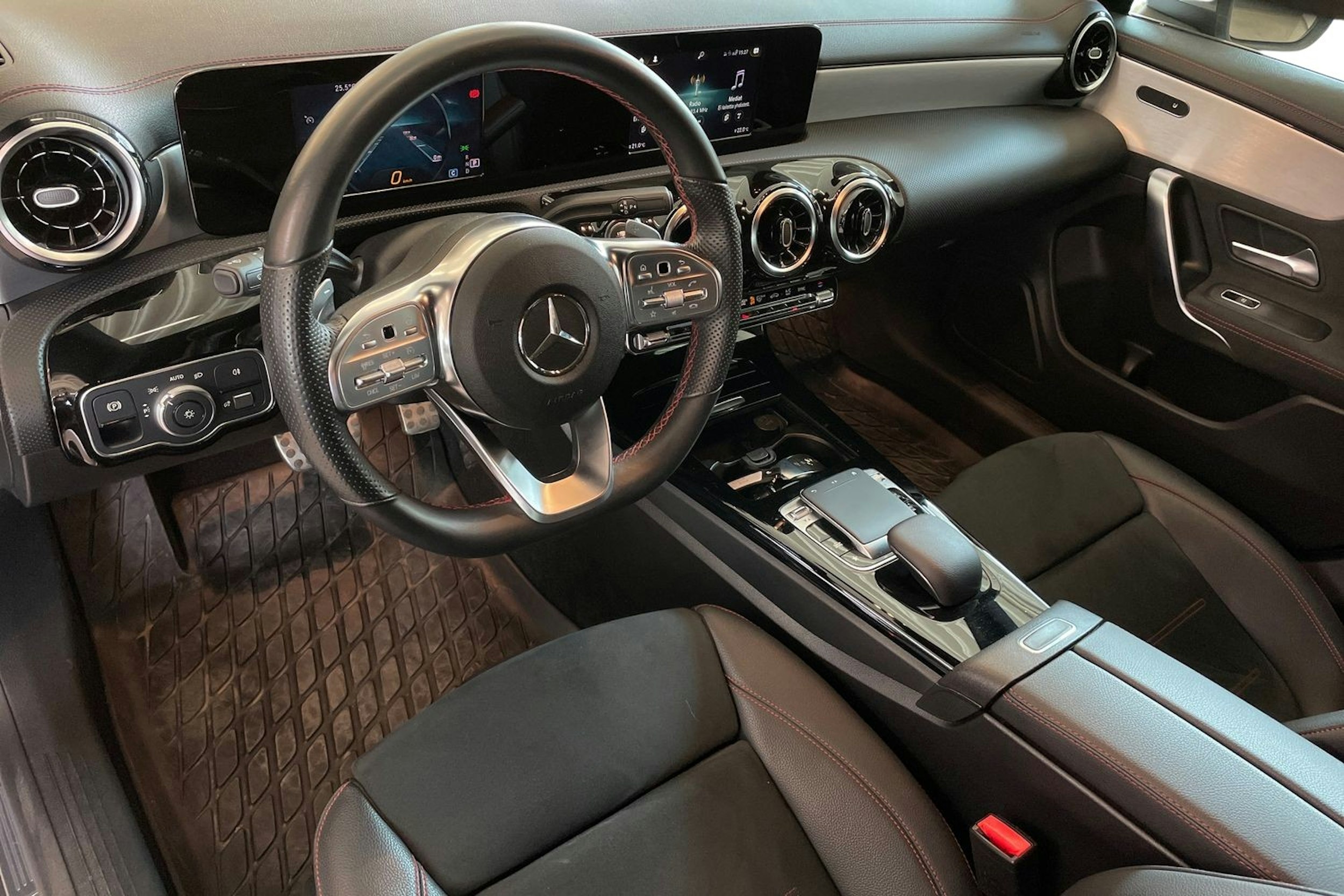 harmaa Mercedes-Benz CLA 2020 kuva 3.