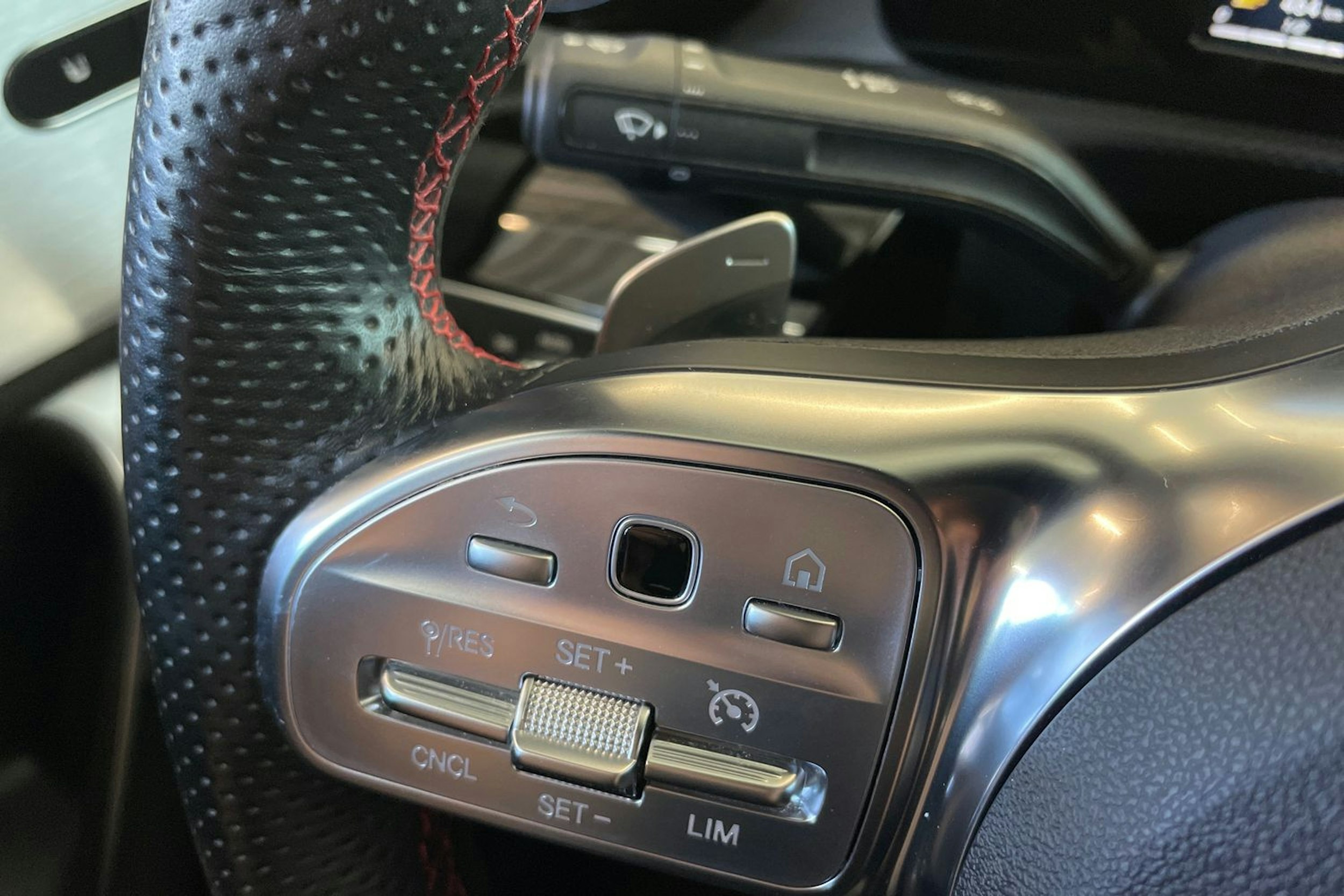 harmaa Mercedes-Benz CLA 2020 kuva 17.