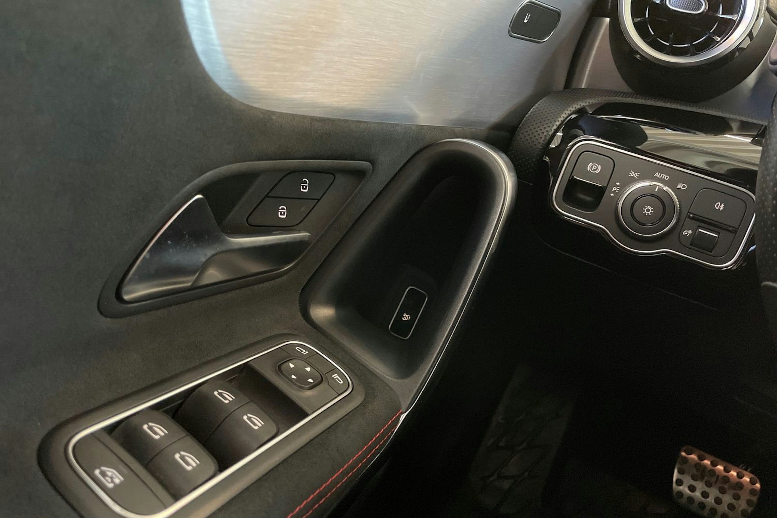 harmaa Mercedes-Benz CLA 2020 kuva 19.