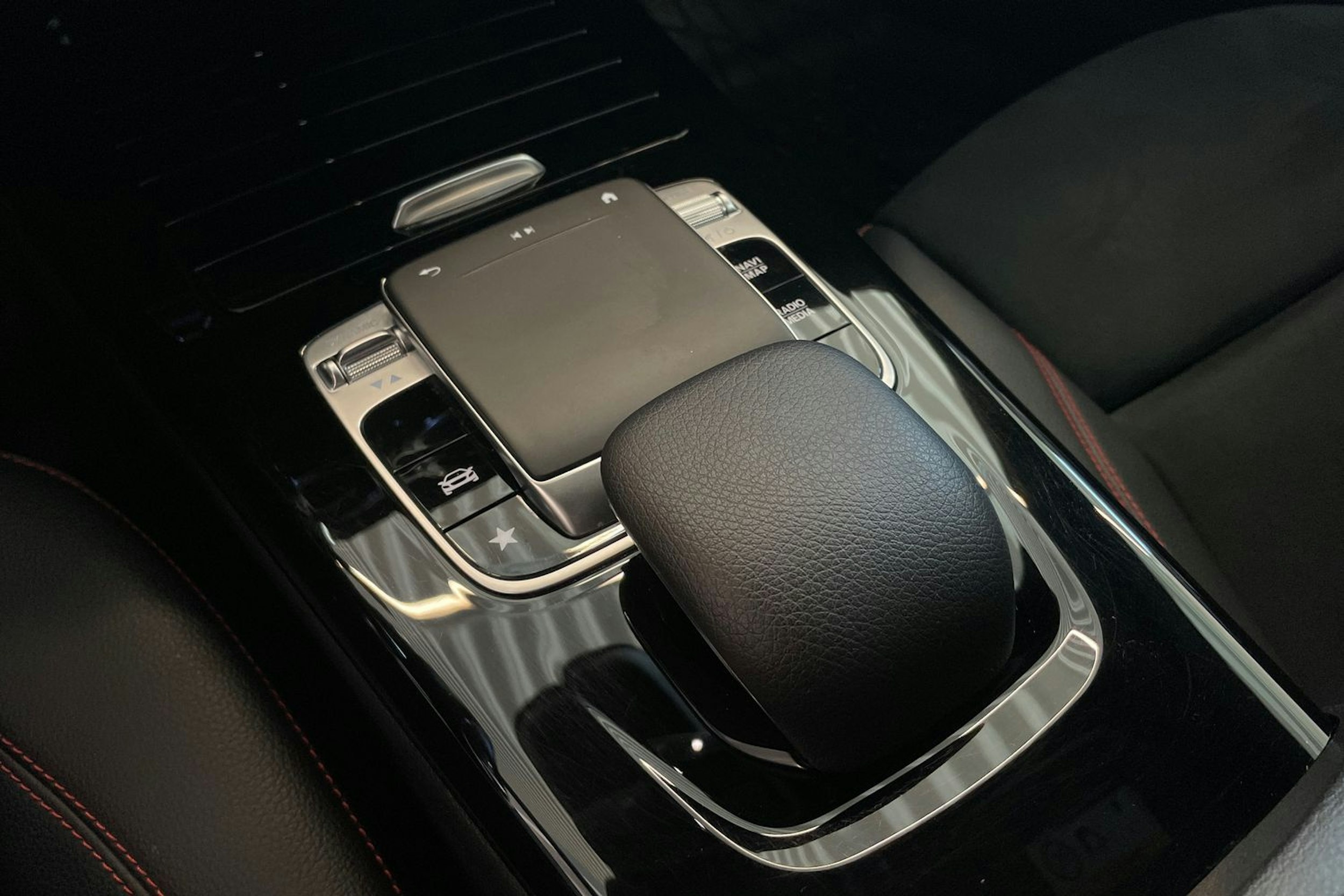 harmaa Mercedes-Benz CLA 2020 kuva 21.