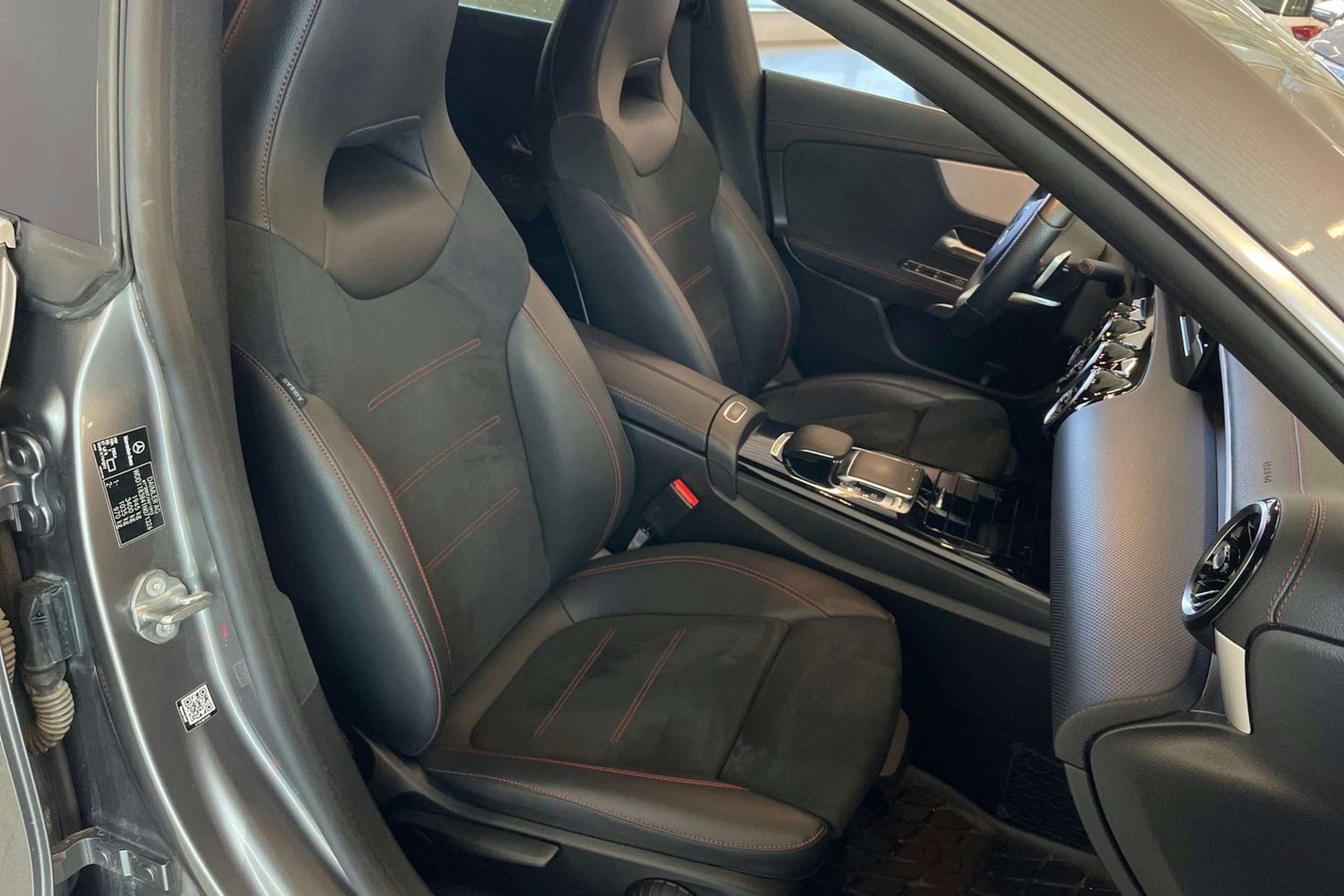 harmaa Mercedes-Benz CLA 2020 kuva 27.