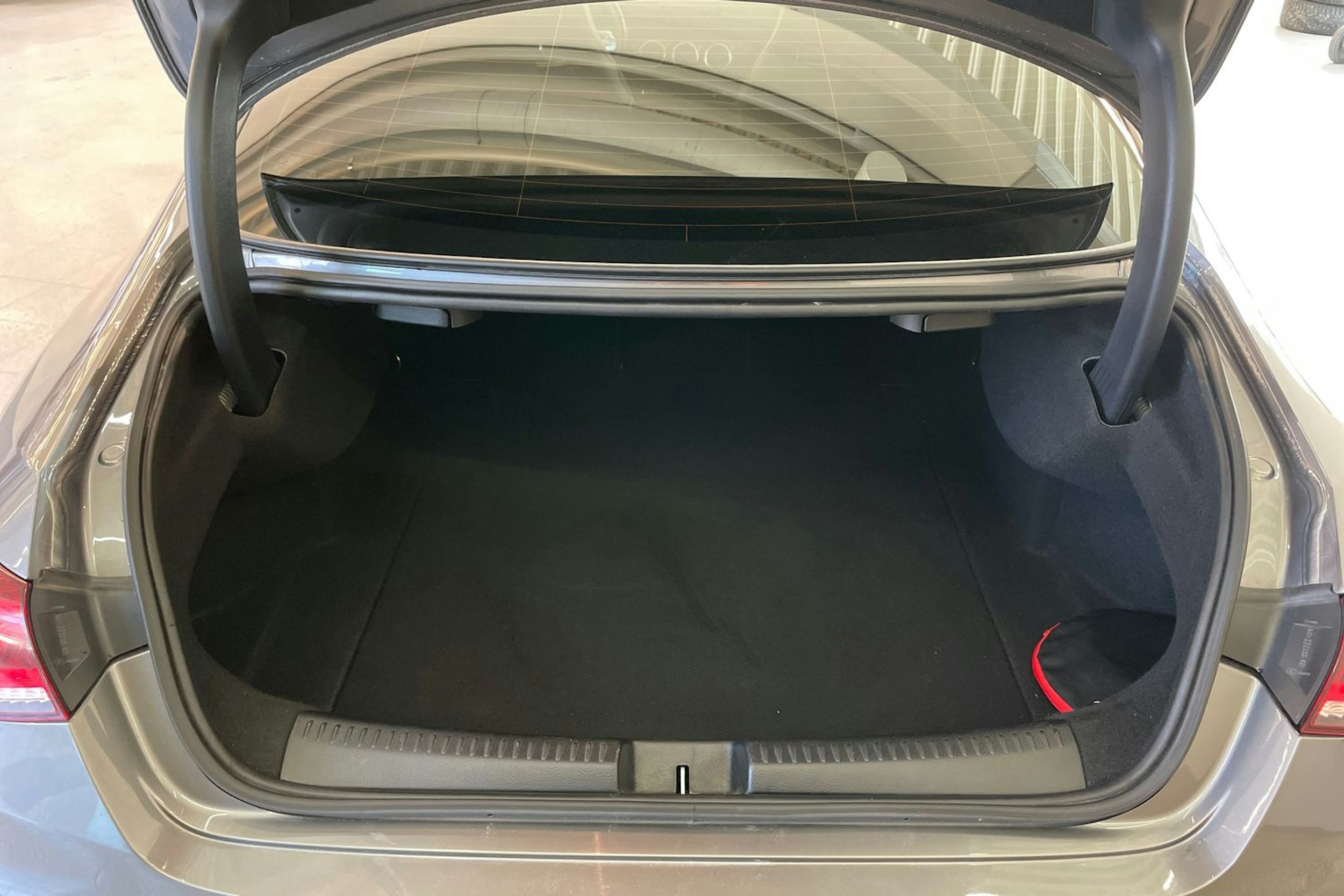 harmaa Mercedes-Benz CLA 2020 kuva 28.