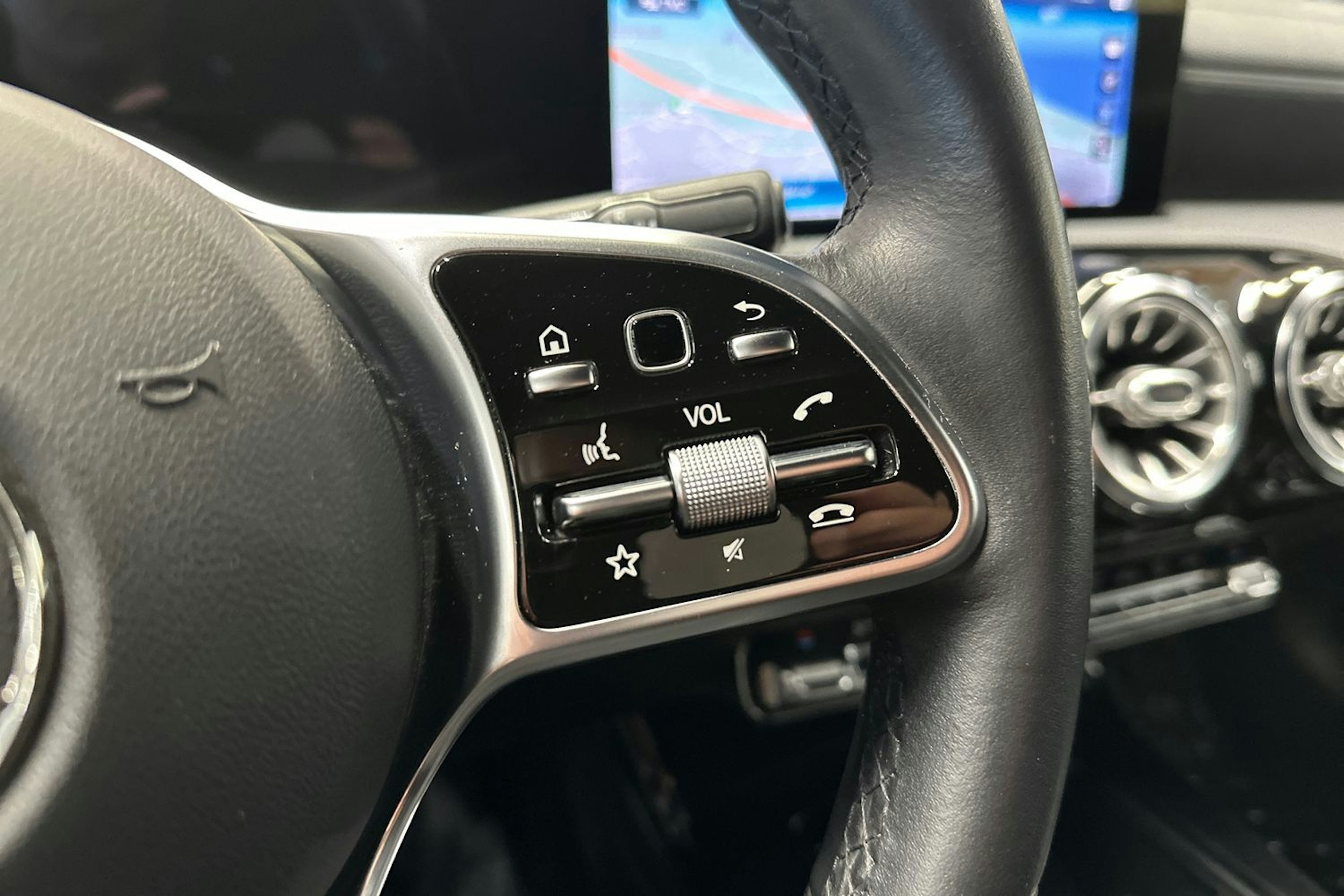 Musta Mercedes-Benz CLA 2020 kuva 16.