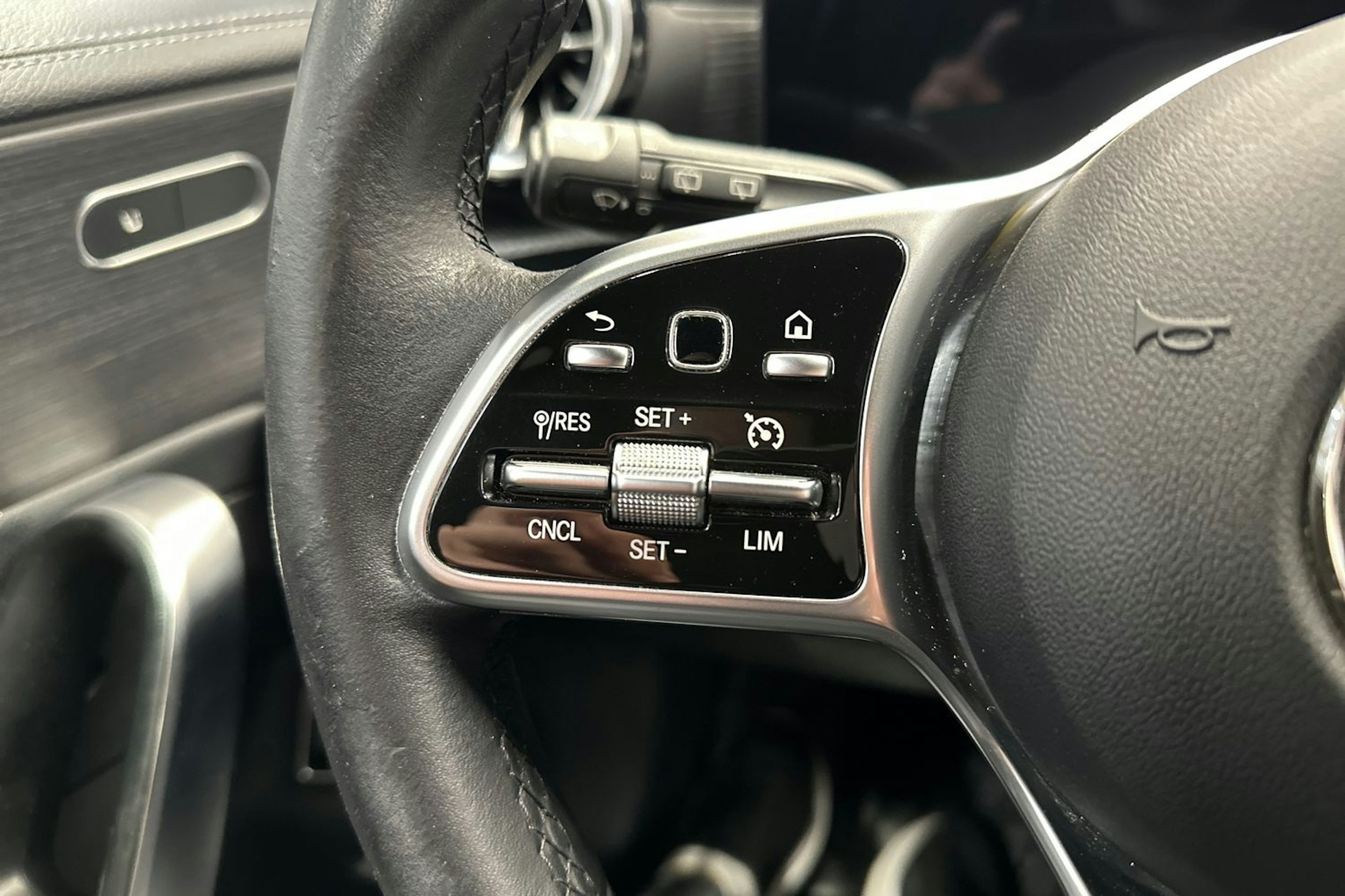 Musta Mercedes-Benz CLA 2020 kuva 17.