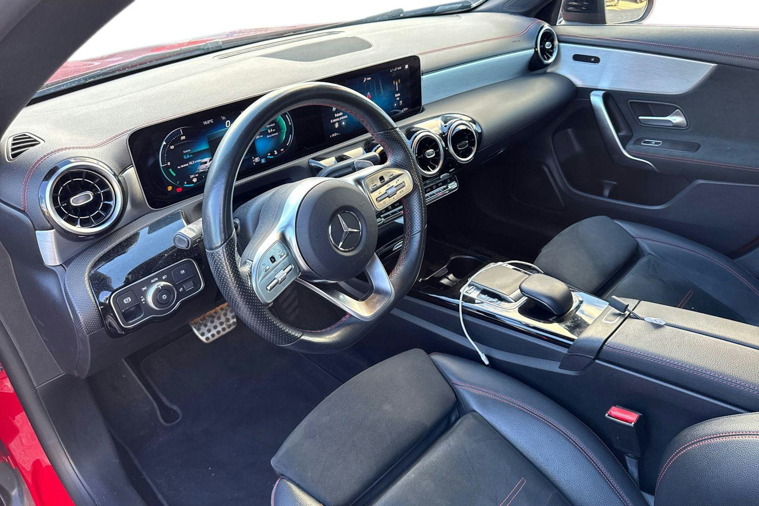 punainen Mercedes-Benz CLA 2020 kuva 3.