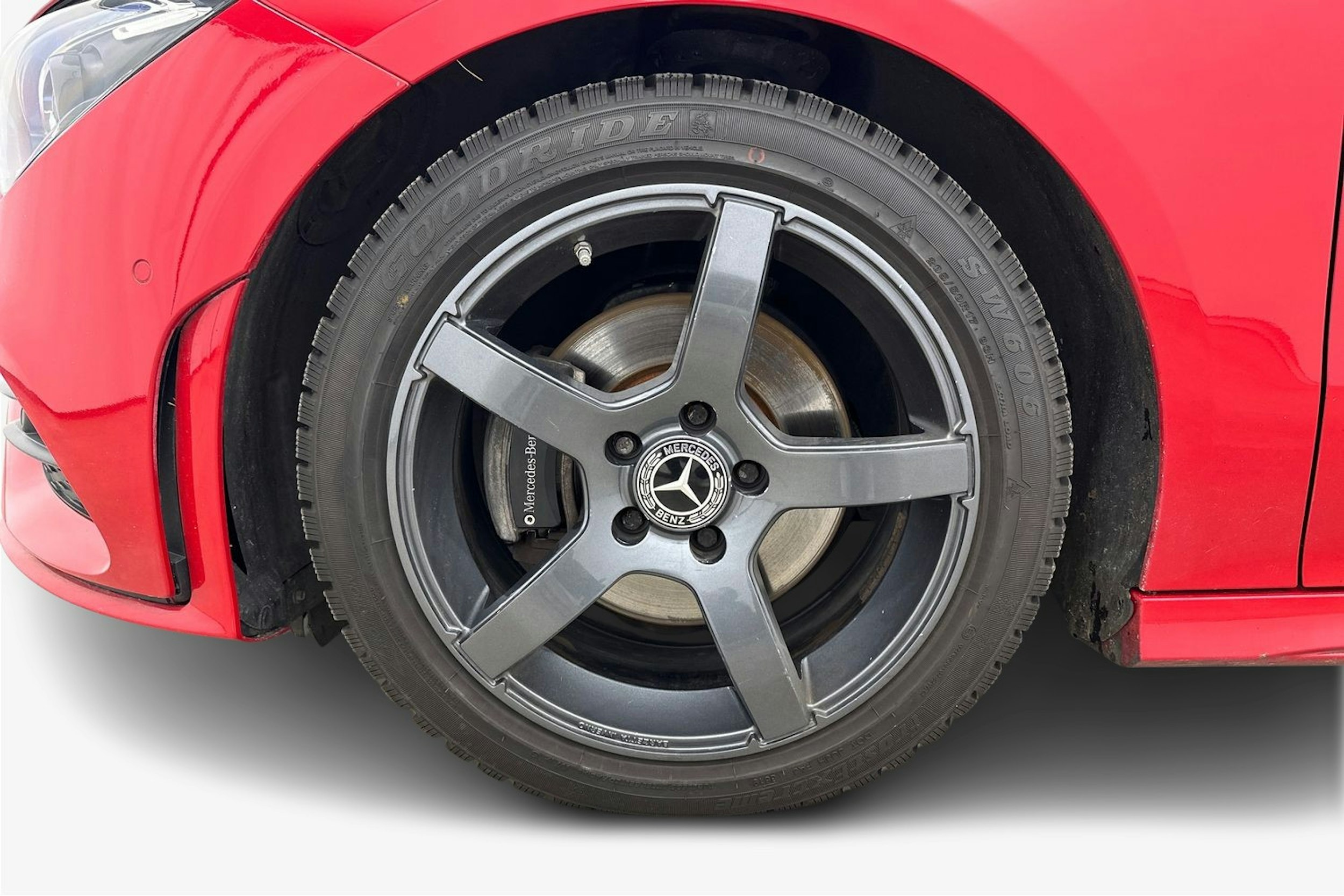 punainen Mercedes-Benz CLA 2020 kuva 11.