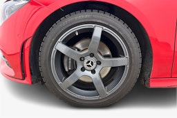 punainen Mercedes-Benz CLA 2020 kuva 11.