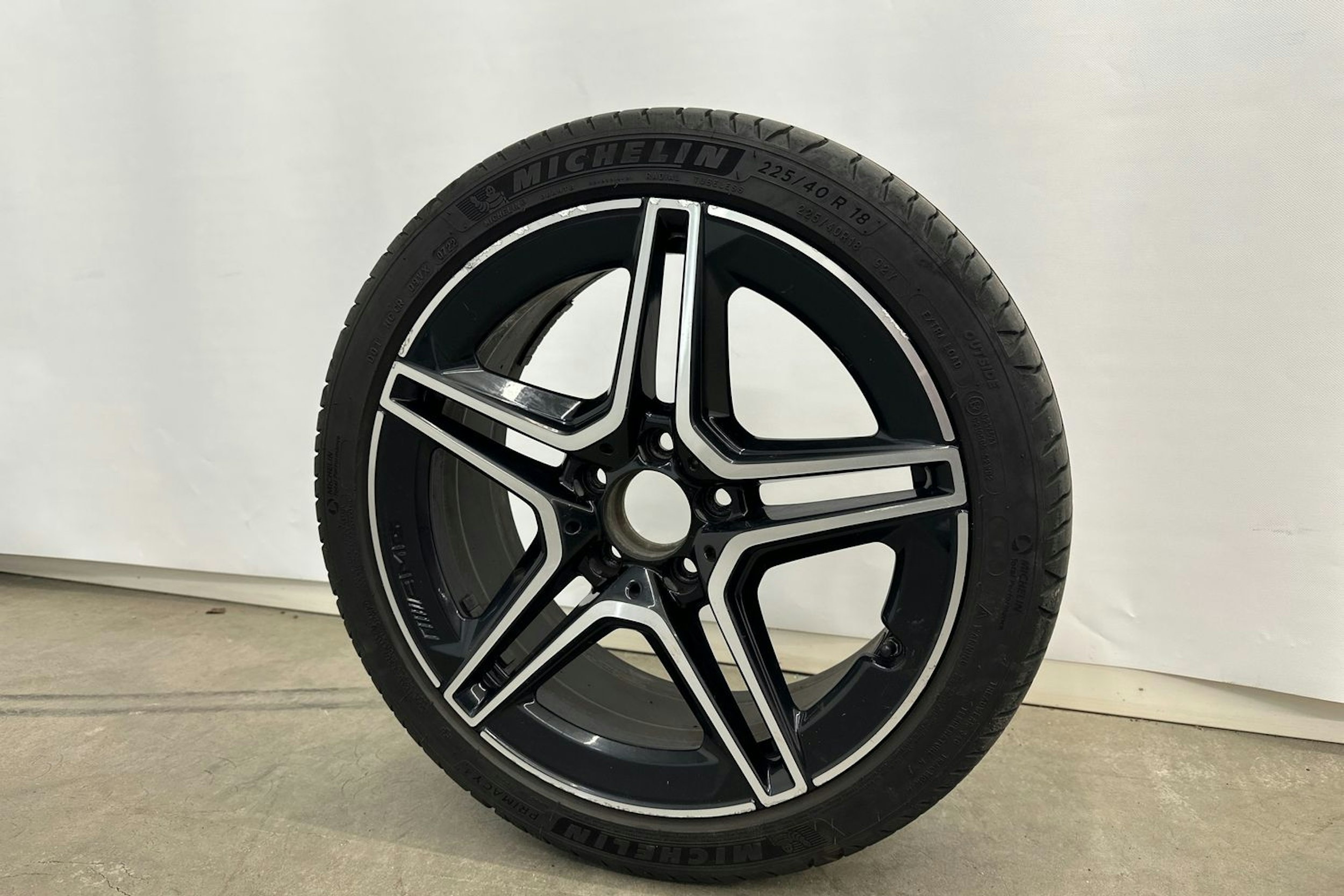 punainen Mercedes-Benz CLA 2020 kuva 13.