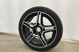 punainen Mercedes-Benz CLA 2020 kuva 13.