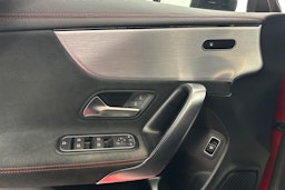 punainen Mercedes-Benz CLA 2020 kuva 14.