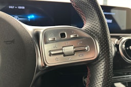 punainen Mercedes-Benz CLA 2020 kuva 17.