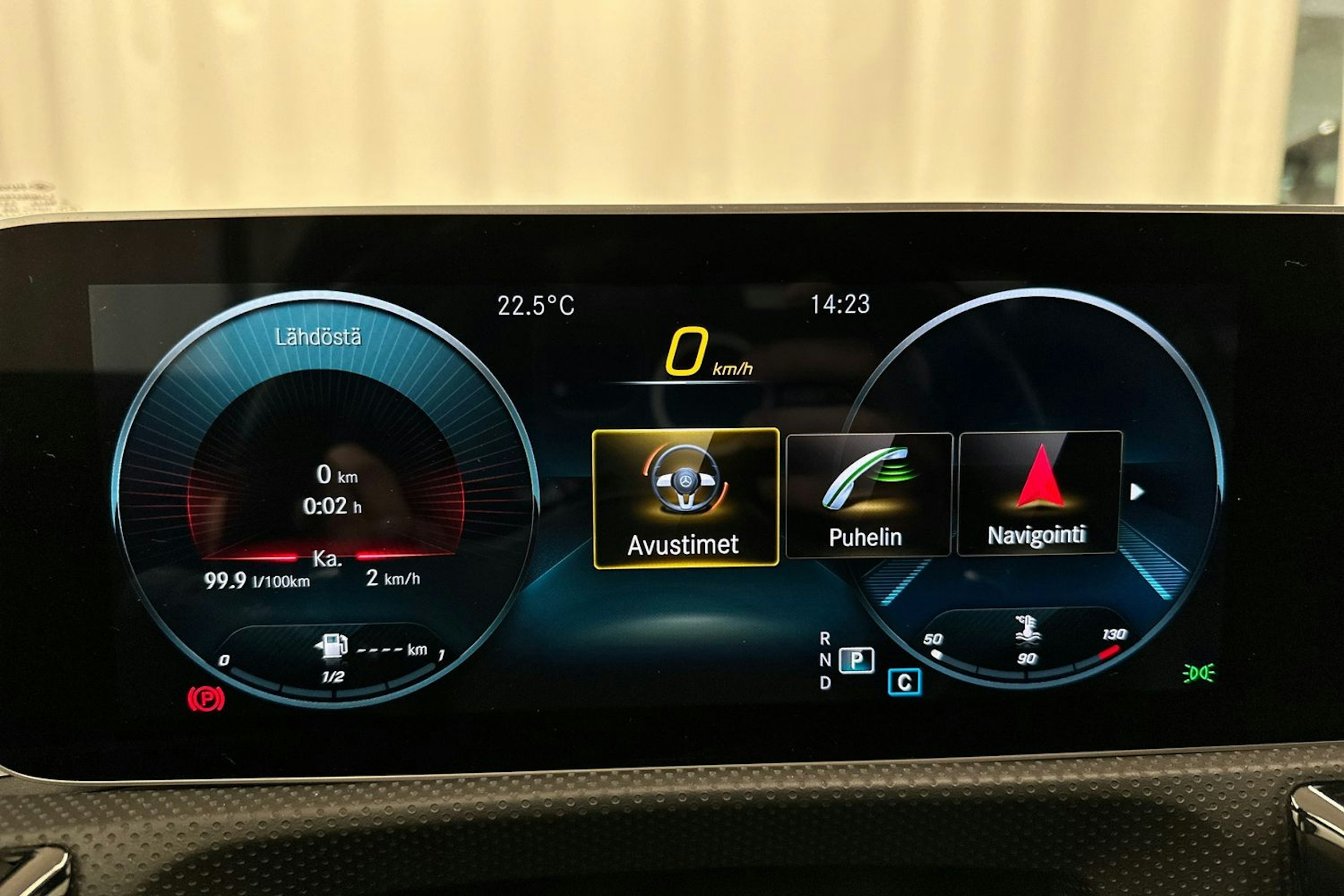 punainen Mercedes-Benz CLA 2020 kuva 19.