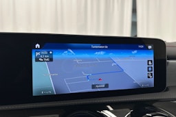 punainen Mercedes-Benz CLA 2020 kuva 21.