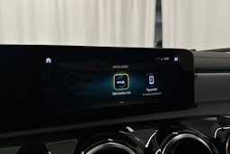 punainen Mercedes-Benz CLA 2020 kuva 22.