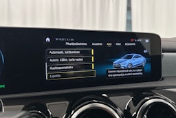 punainen Mercedes-Benz CLA 2020 kuva 27.