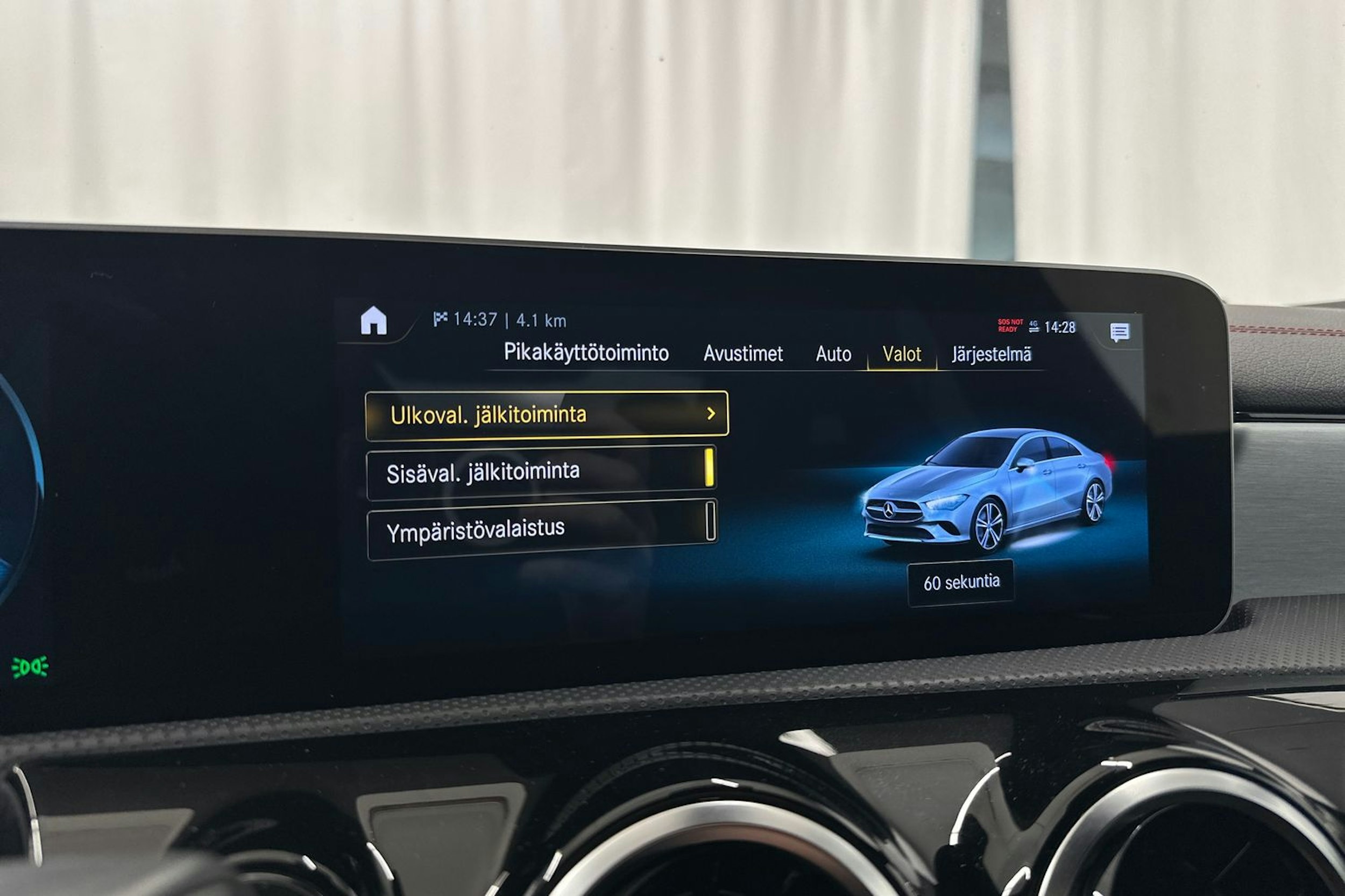 punainen Mercedes-Benz CLA 2020 kuva 28.