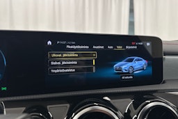 punainen Mercedes-Benz CLA 2020 kuva 28.