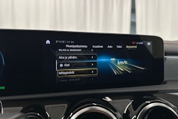 punainen Mercedes-Benz CLA 2020 kuva 30.