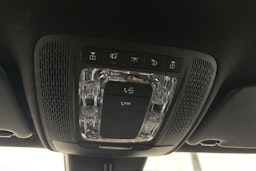 punainen Mercedes-Benz CLA 2020 kuva 33.