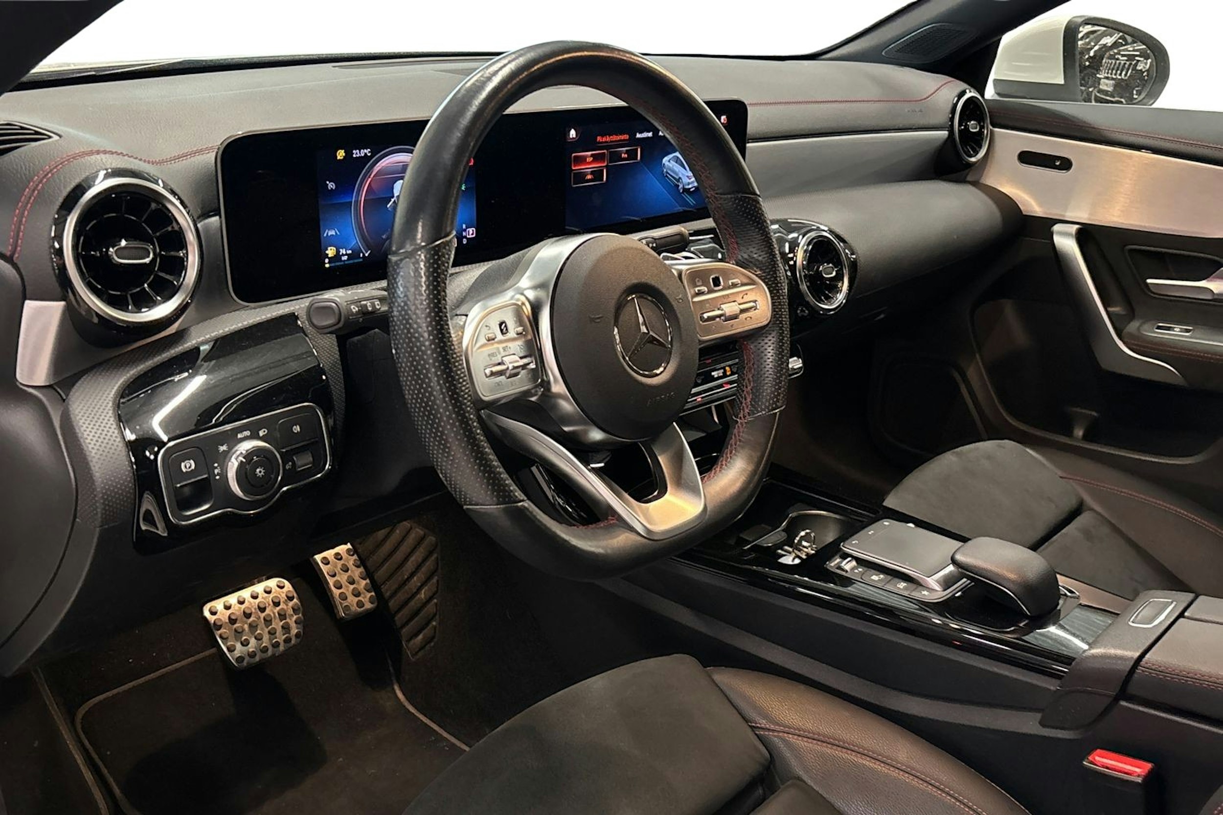 valkoinen Mercedes-Benz CLA 2020 kuva 3.