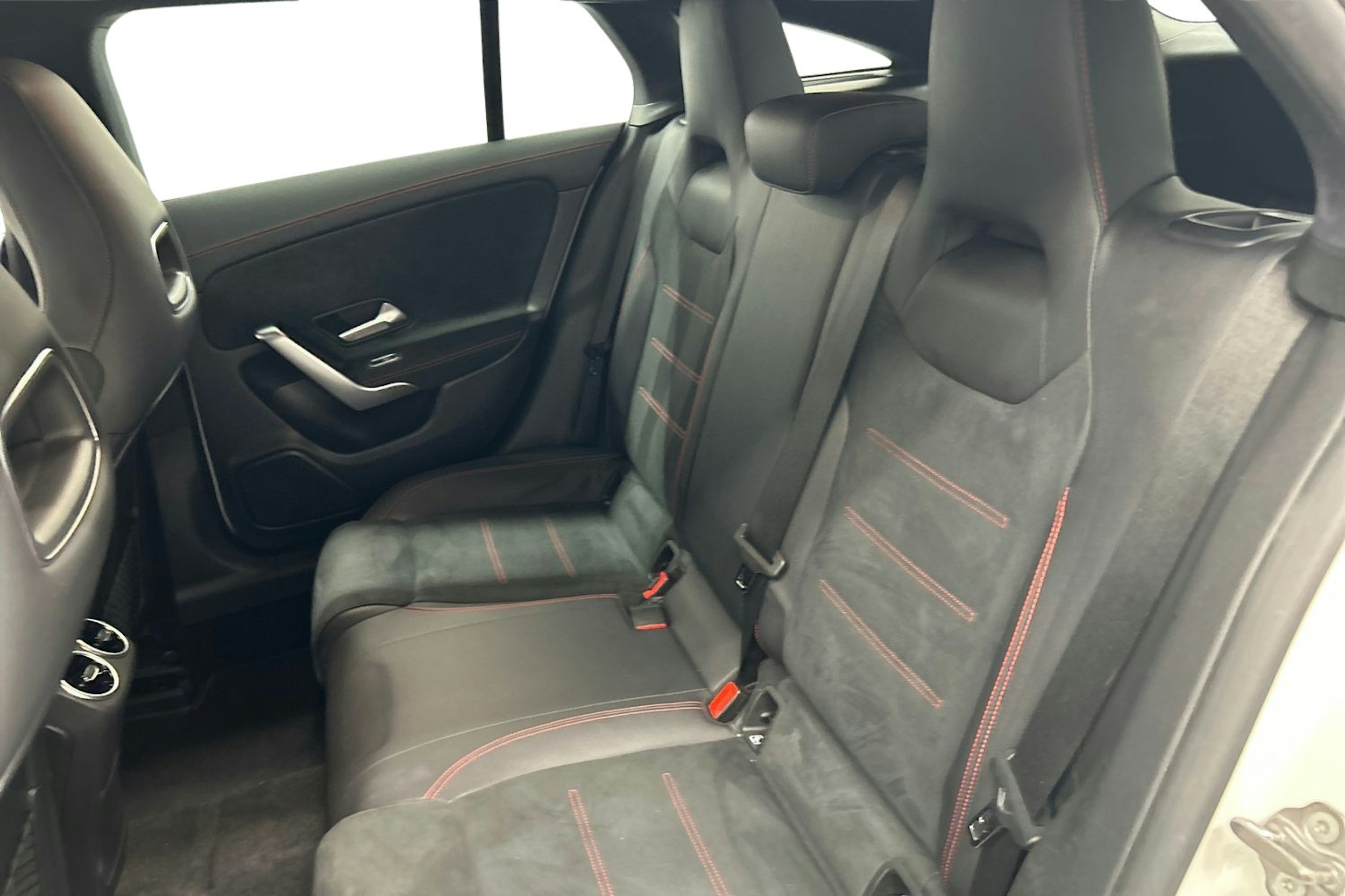 valkoinen Mercedes-Benz CLA 2020 kuva 8.