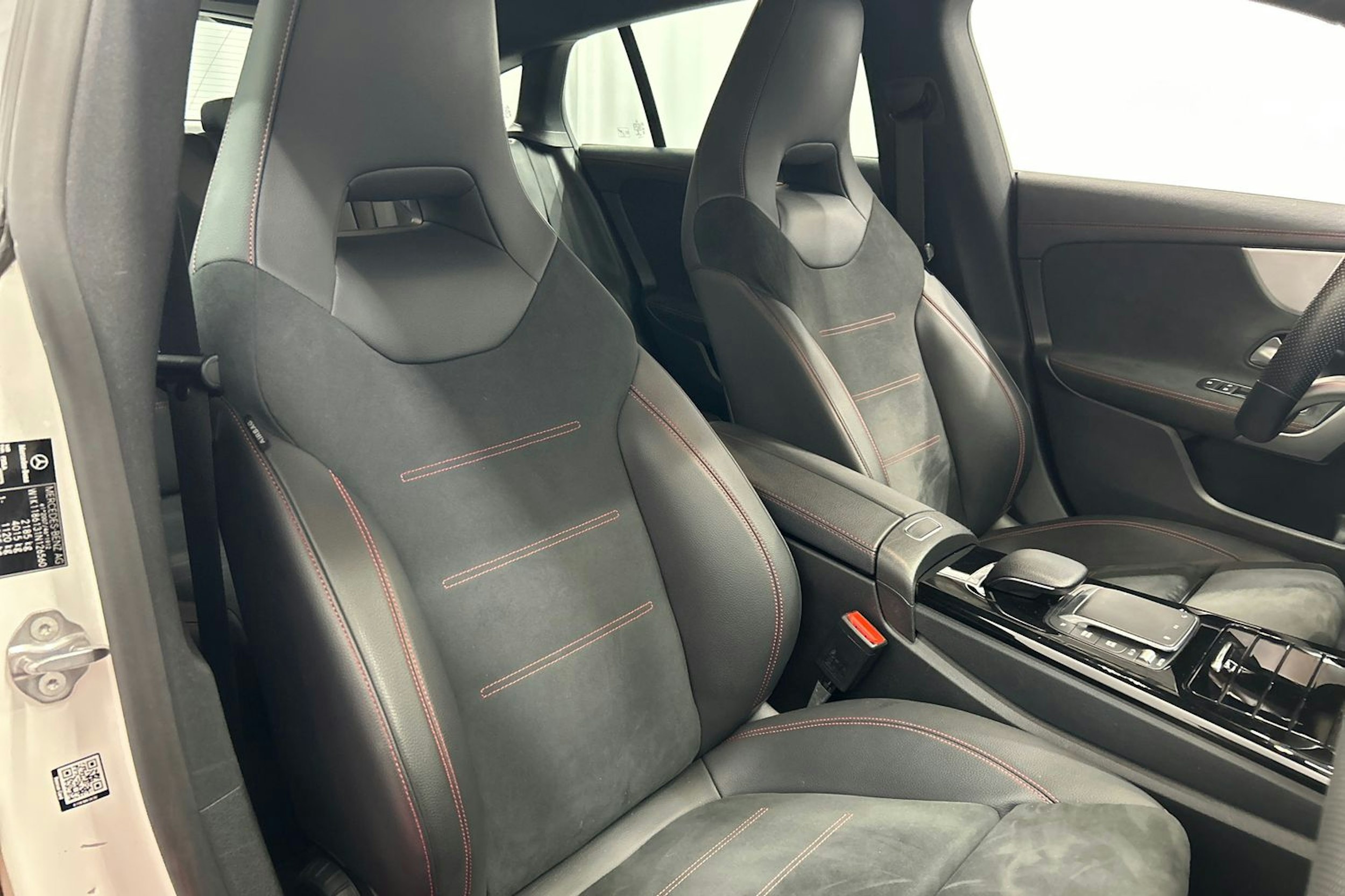 valkoinen Mercedes-Benz CLA 2020 kuva 11.