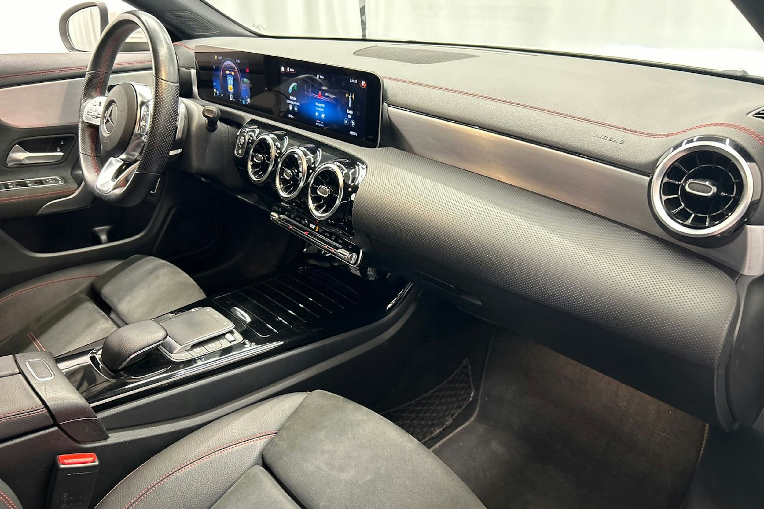 valkoinen Mercedes-Benz CLA 2020 kuva 12.