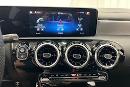valkoinen Mercedes-Benz CLA 2020 kuva 20.