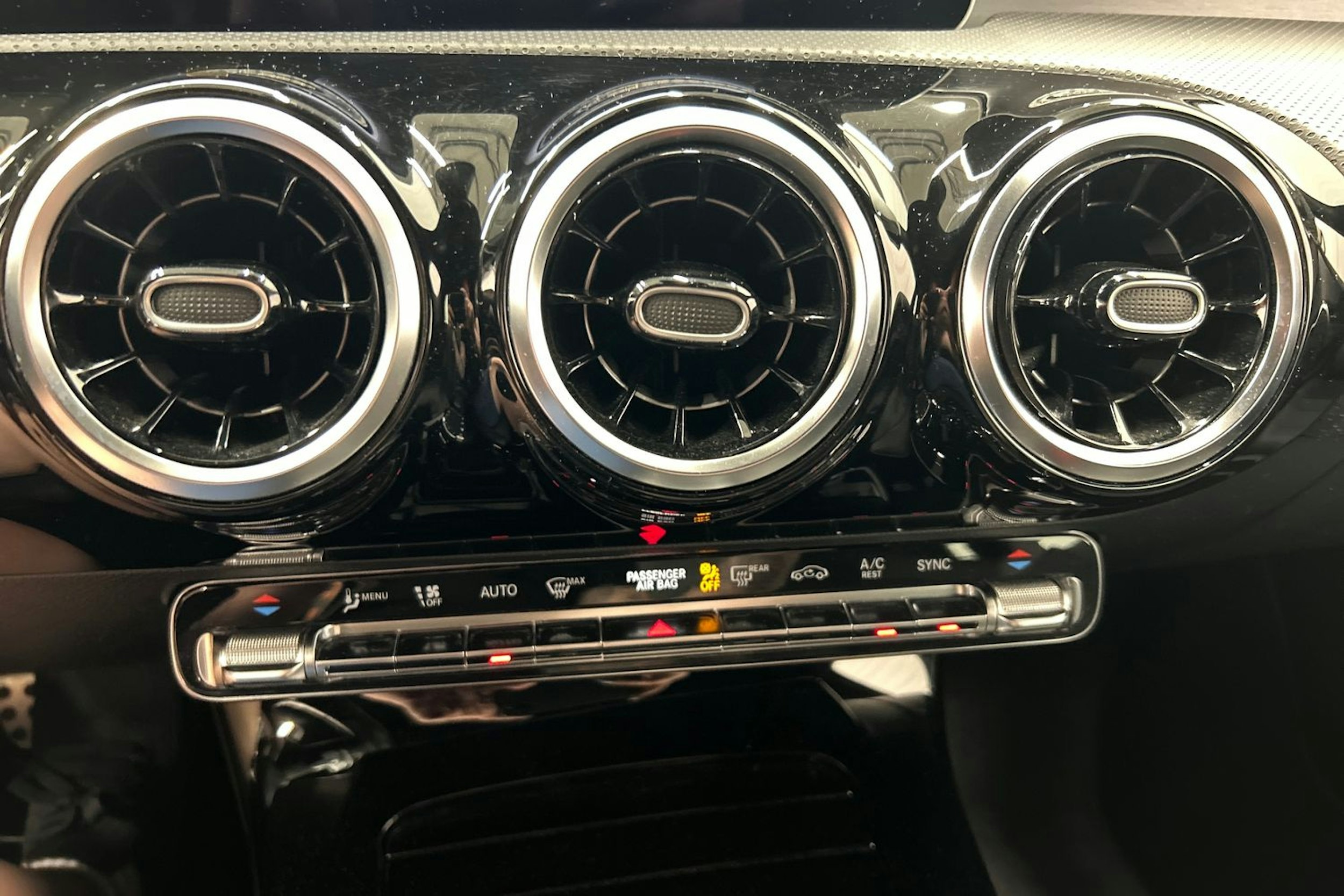 valkoinen Mercedes-Benz CLA 2020 kuva 23.