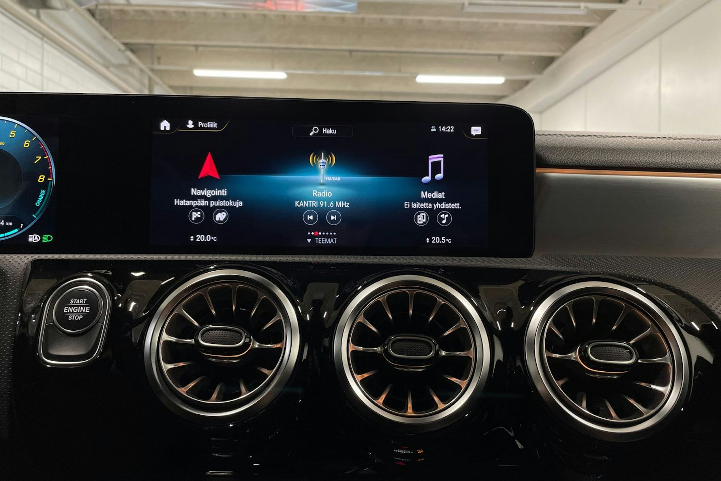 harmaa Mercedes-Benz CLA 2021 kuva 16.