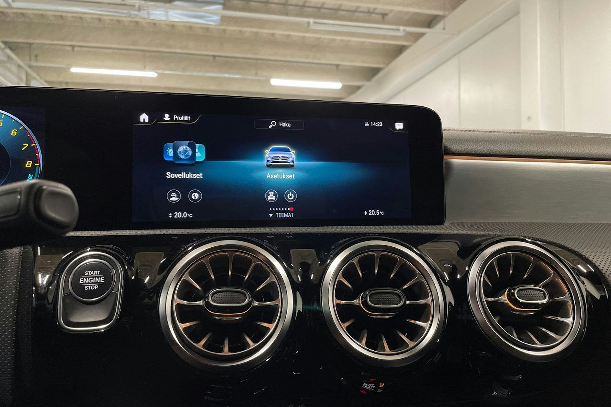 harmaa Mercedes-Benz CLA 2021 kuva 18.