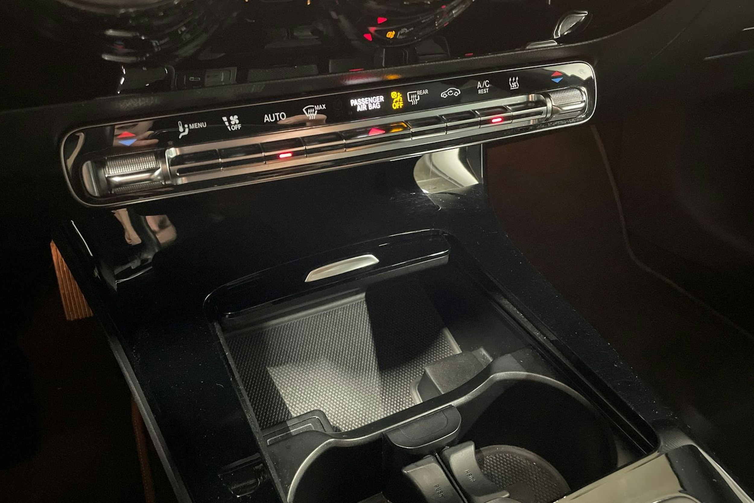 harmaa Mercedes-Benz CLA 2021 kuva 26.