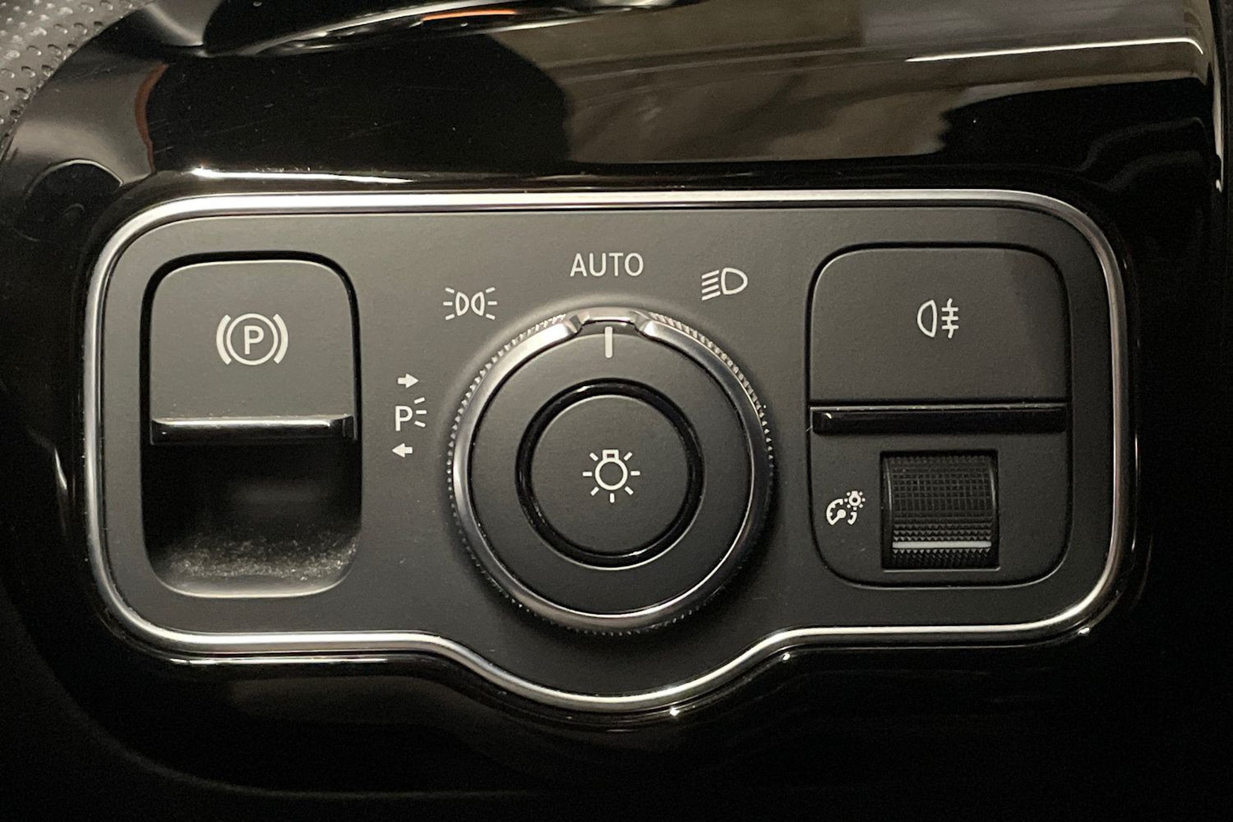 harmaa Mercedes-Benz CLA 2021 kuva 28.