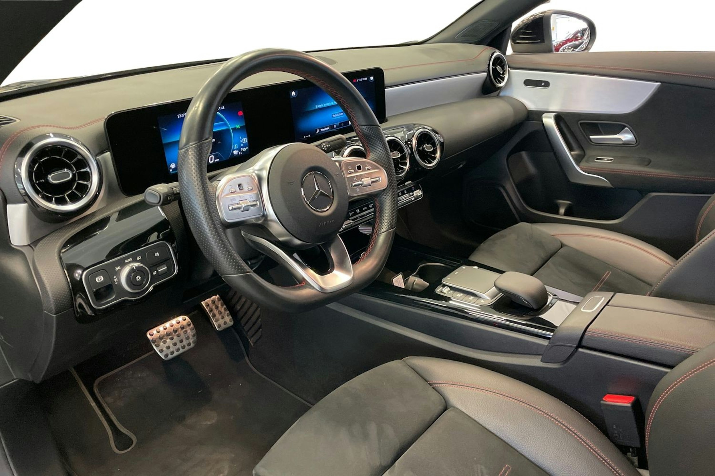 Musta Mercedes-Benz CLA 2021 kuva 7.