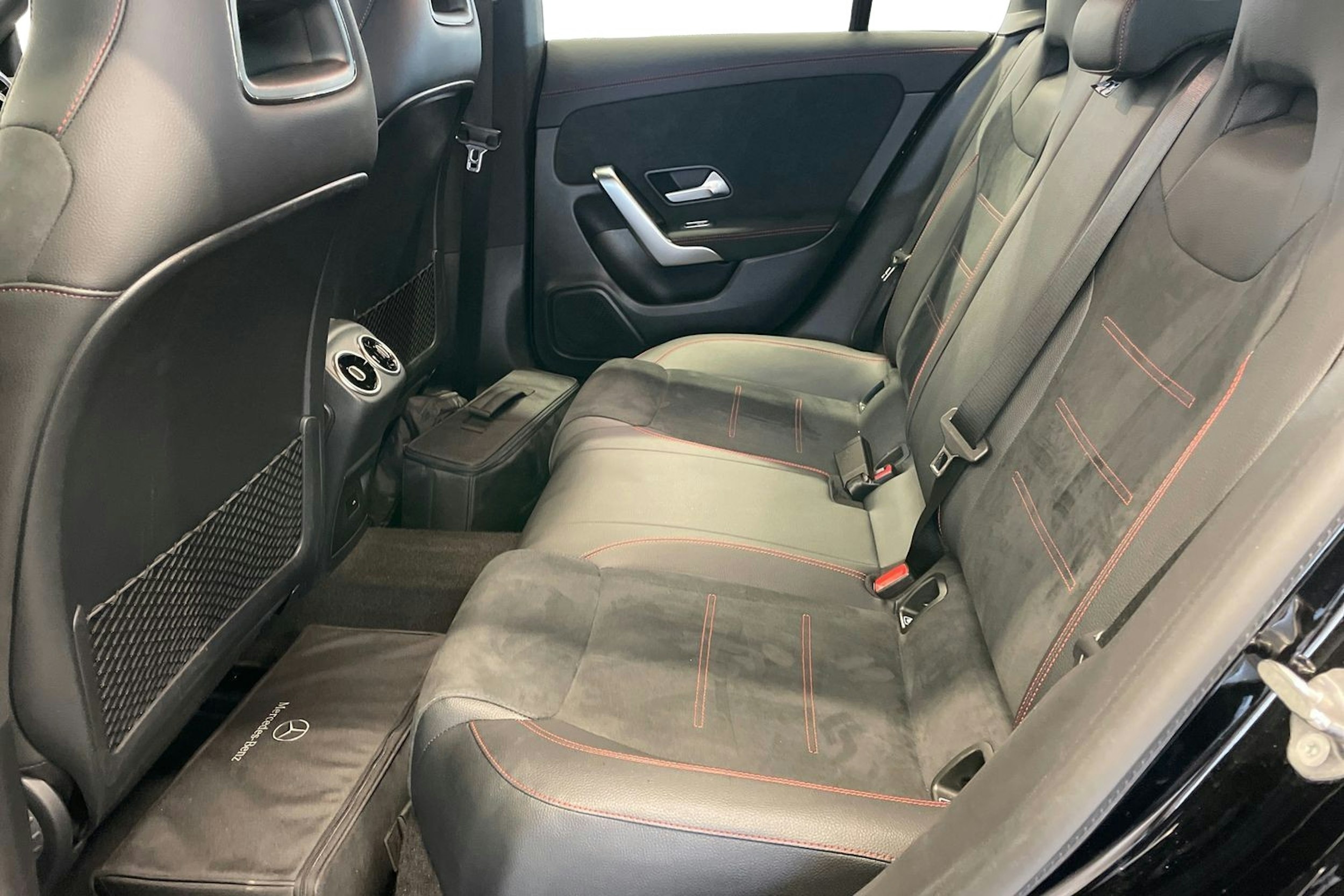 Musta Mercedes-Benz CLA 2021 kuva 10.