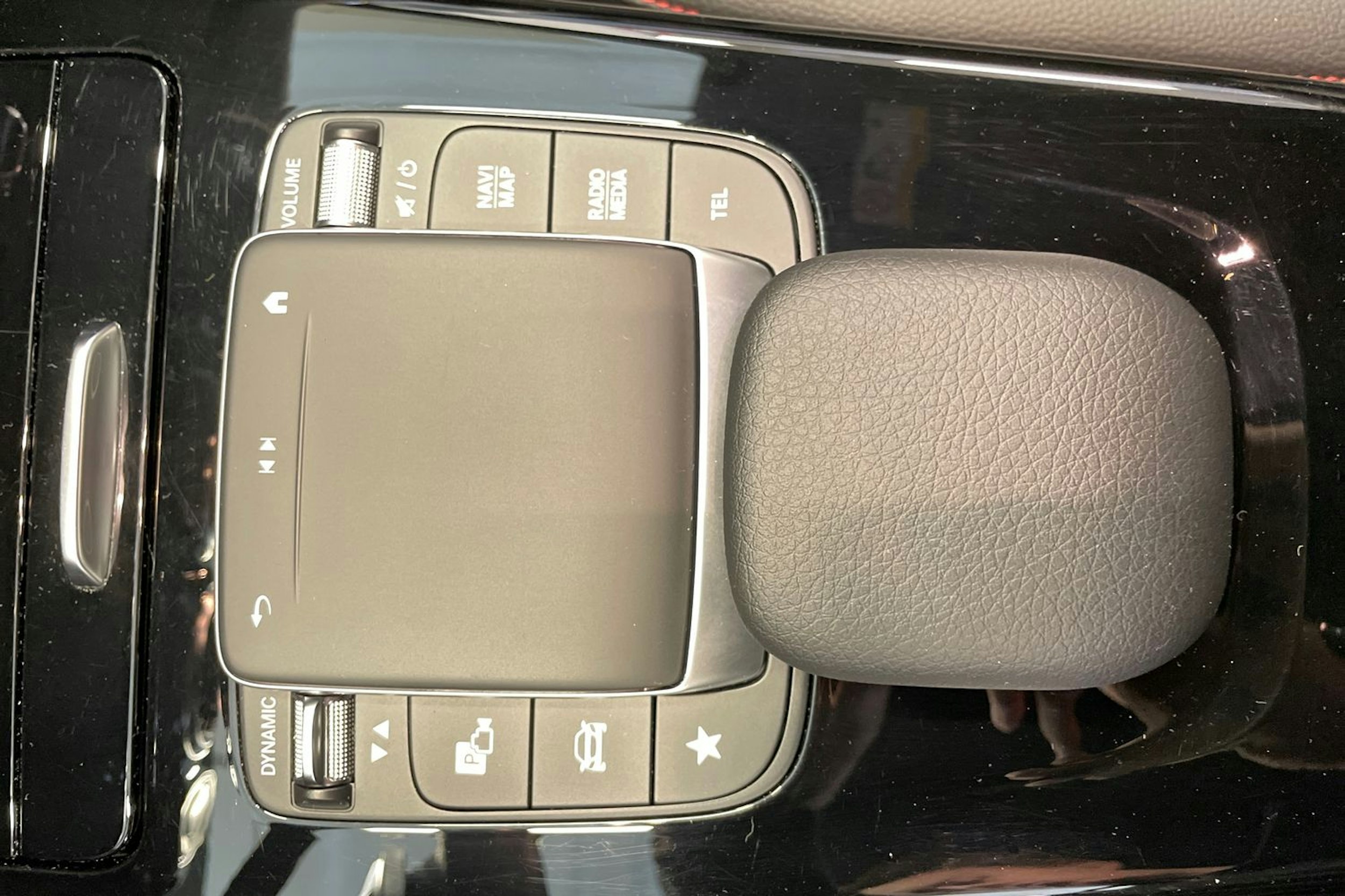 Musta Mercedes-Benz CLA 2021 kuva 17.