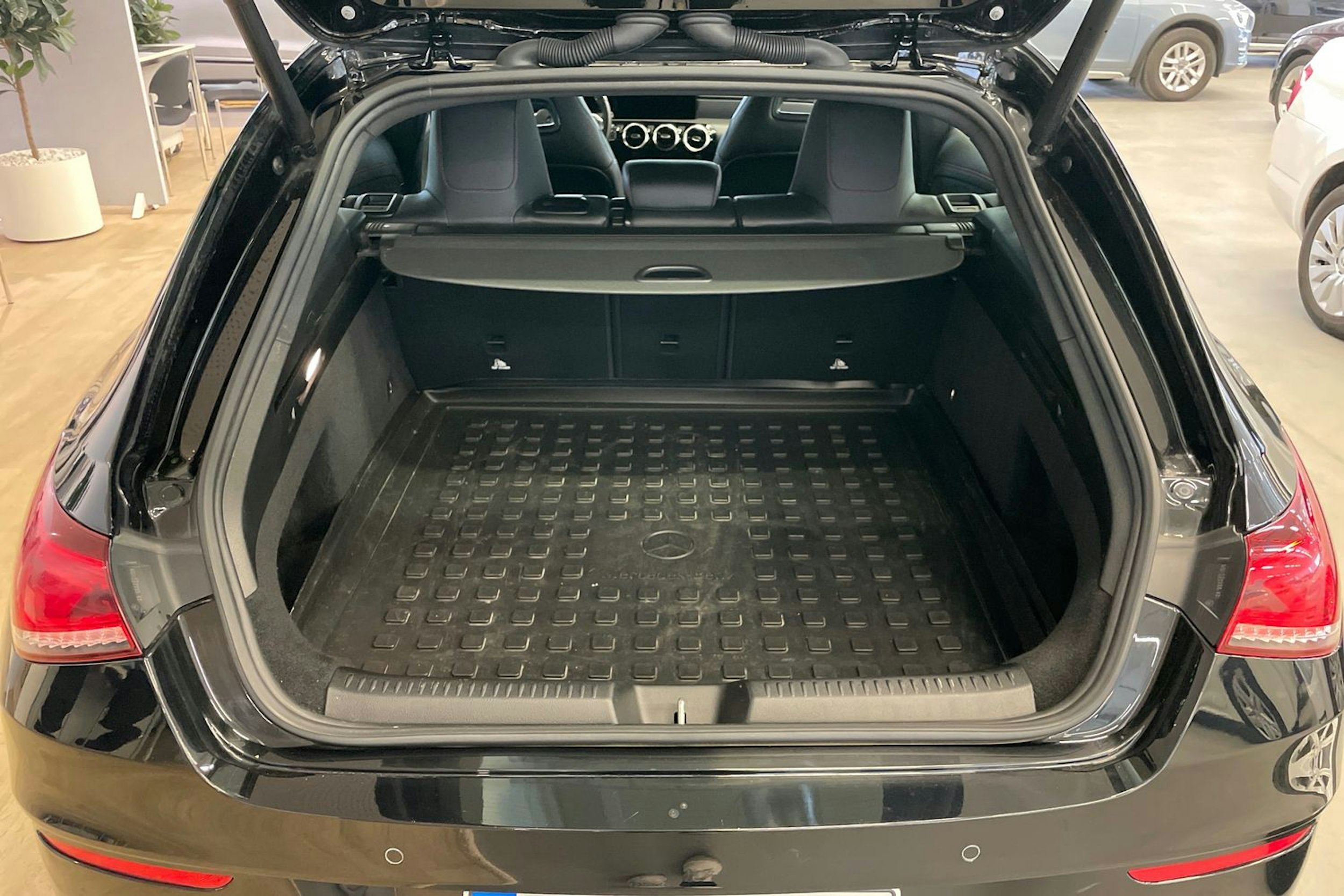 Musta Mercedes-Benz CLA 2021 kuva 20.