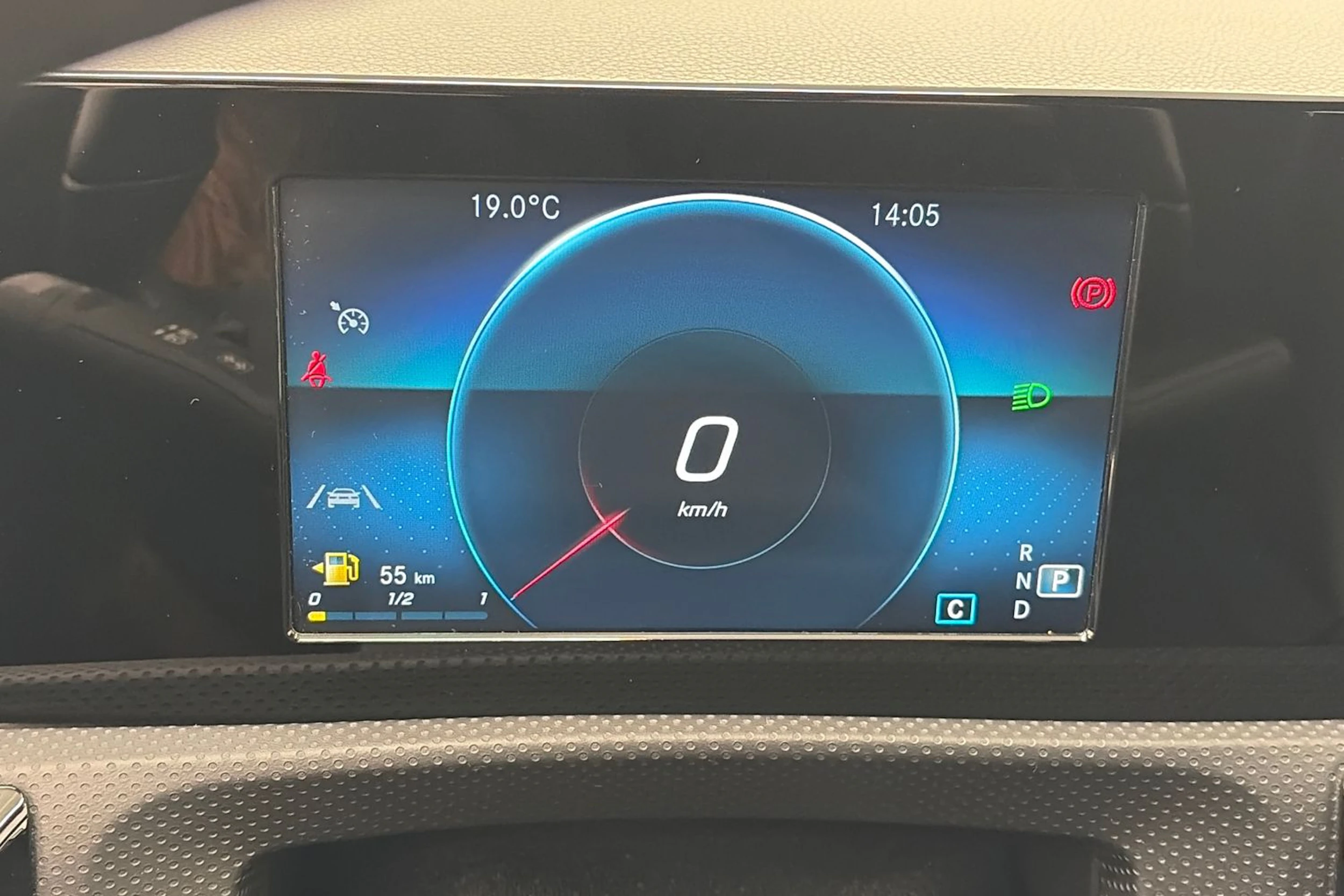 harmaa Mercedes-Benz CLA 2021 kuva 14.