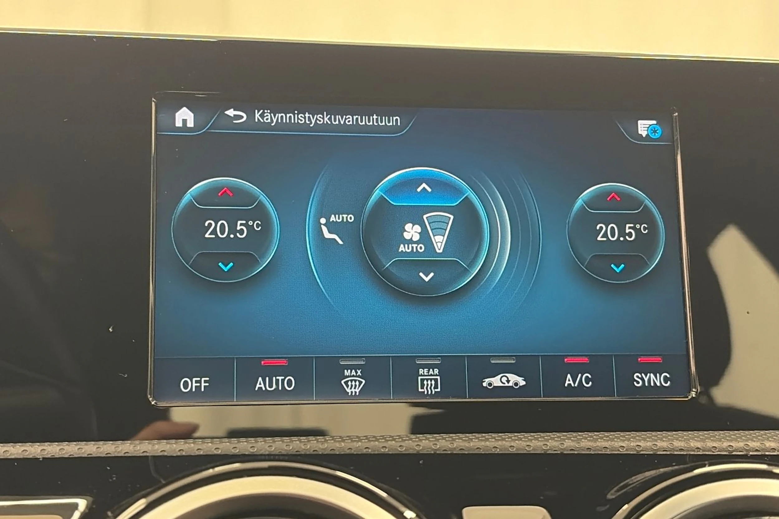 harmaa Mercedes-Benz CLA 2021 kuva 22.