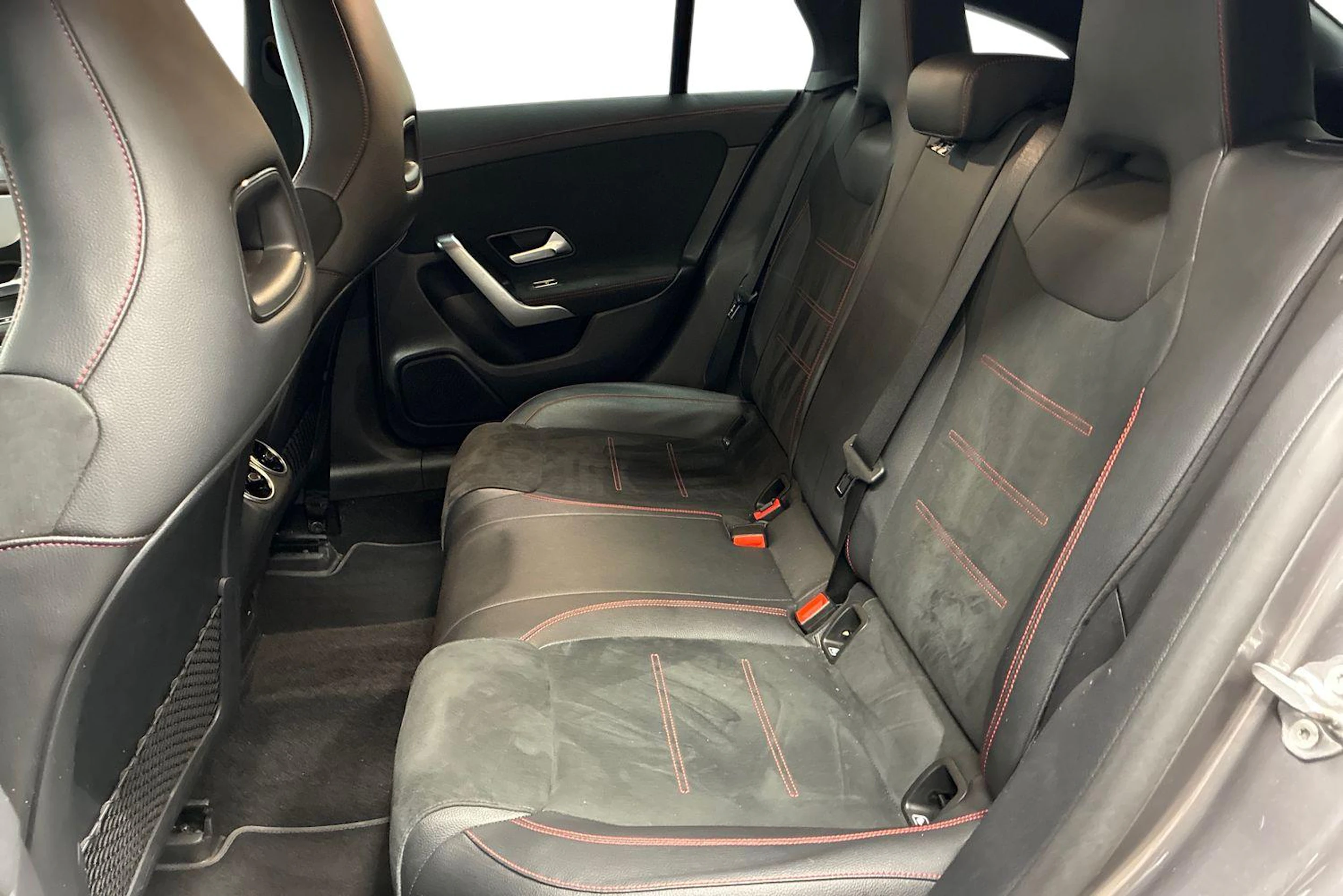 met. harmaa Mercedes-Benz CLA 2021 kuva 8.