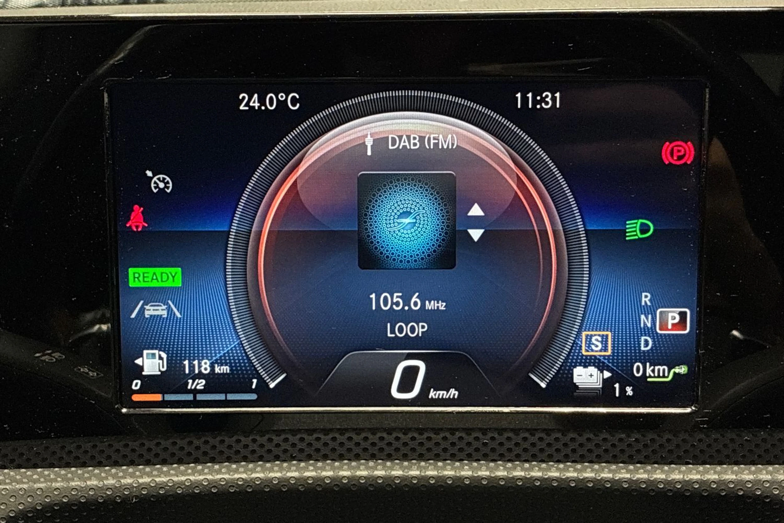 met. harmaa Mercedes-Benz CLA 2021 kuva 12.