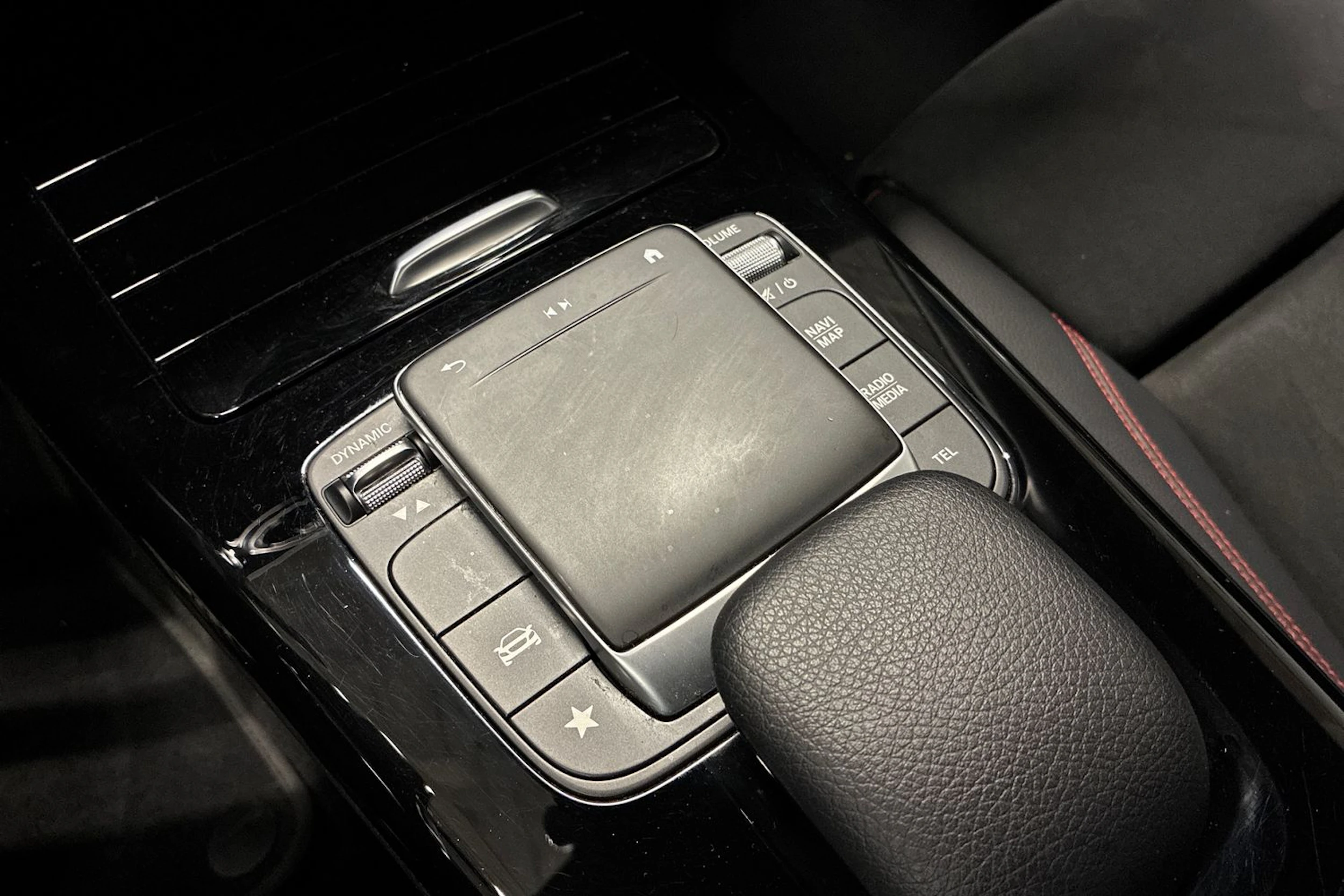 met. harmaa Mercedes-Benz CLA 2021 kuva 17.