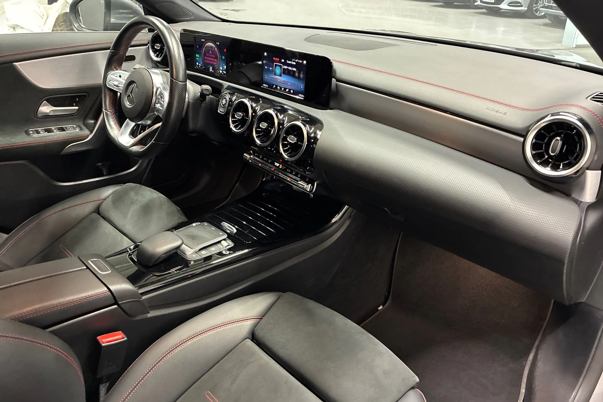 met. harmaa Mercedes-Benz CLA 2021 kuva 25.