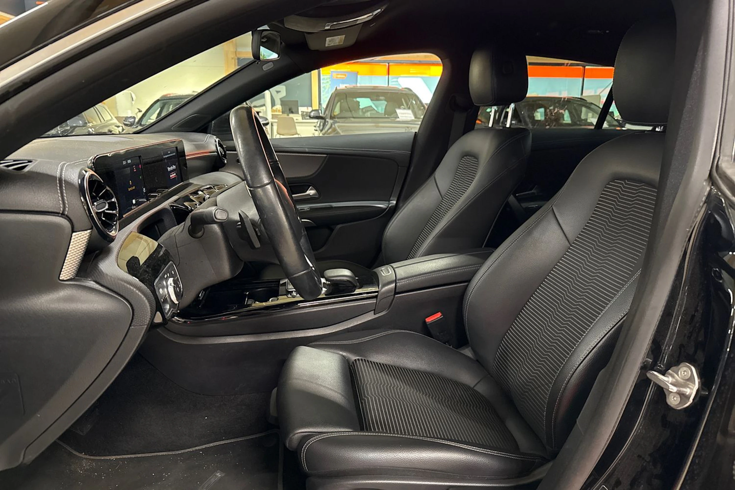 musta Mercedes-Benz CLA 2021 kuva 4.